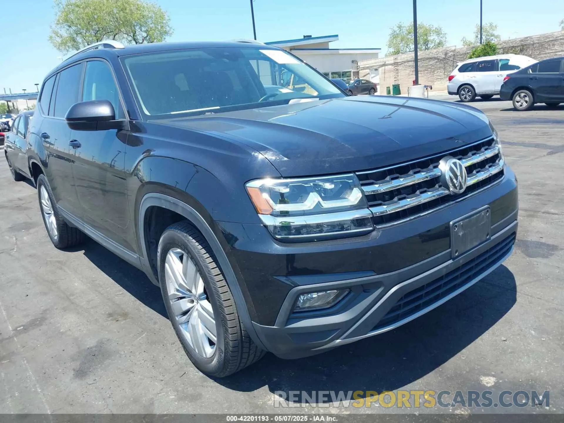 1 Photograph of a damaged car 1V2UR2CA3KC613656 VOLKSWAGEN ATLAS 2019