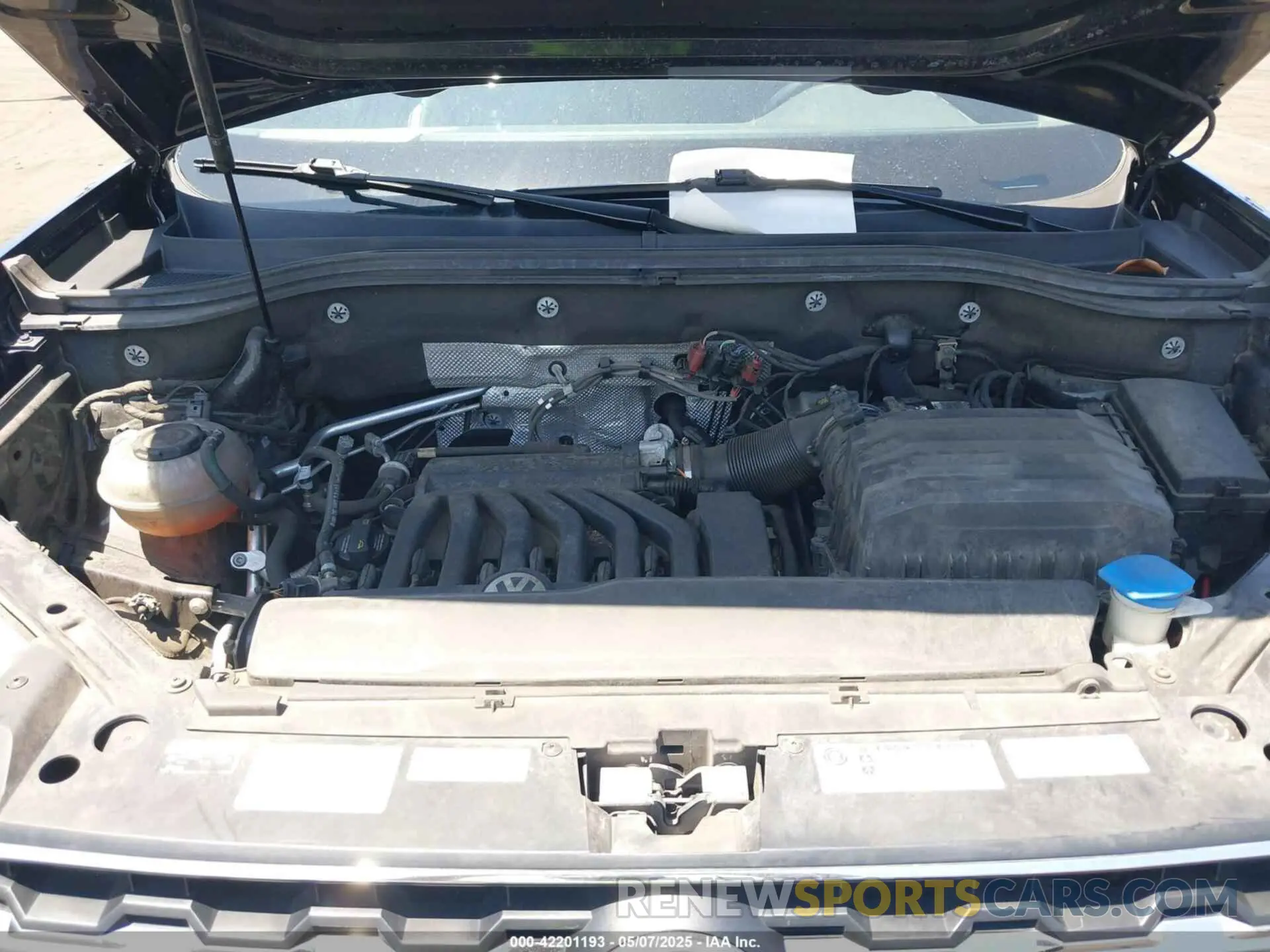 10 Photograph of a damaged car 1V2UR2CA3KC613656 VOLKSWAGEN ATLAS 2019