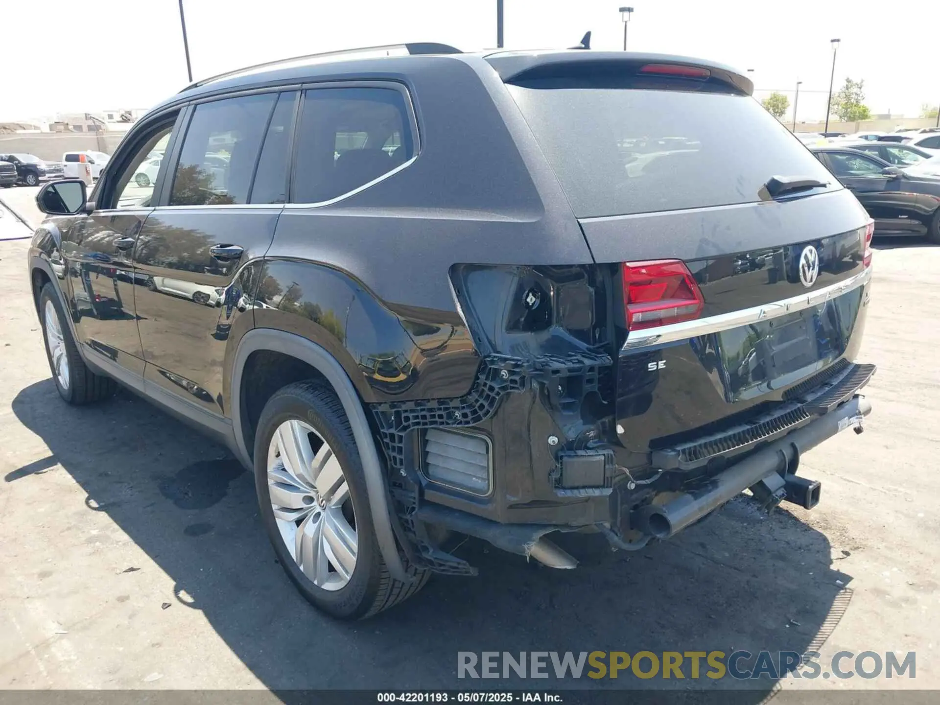 3 Photograph of a damaged car 1V2UR2CA3KC613656 VOLKSWAGEN ATLAS 2019