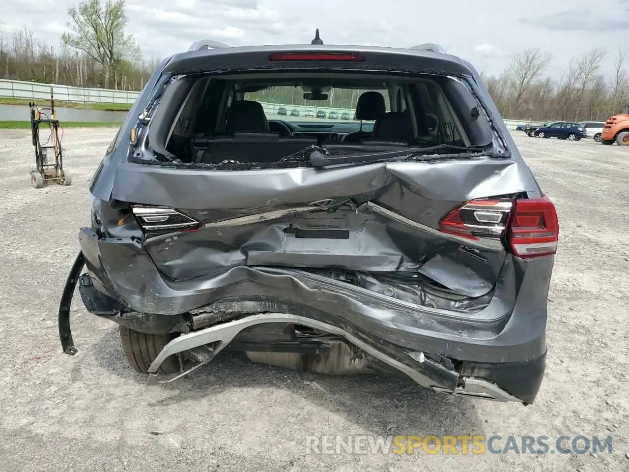 6 Photograph of a damaged car 1V2UR2CA4KC594972 VOLKSWAGEN ATLAS 2019