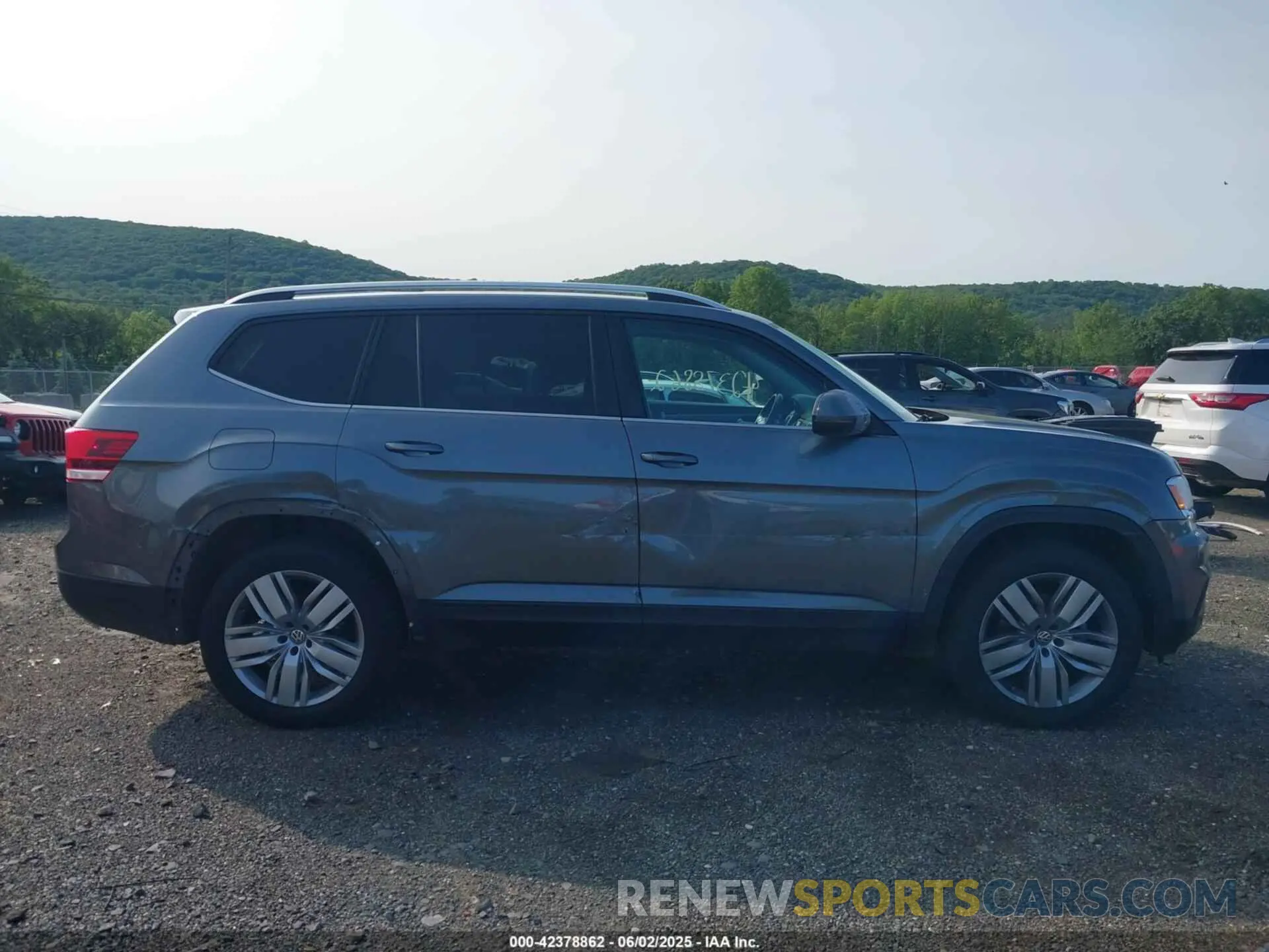 13 Photograph of a damaged car 1V2UR2CA4KC597211 VOLKSWAGEN ATLAS 2019