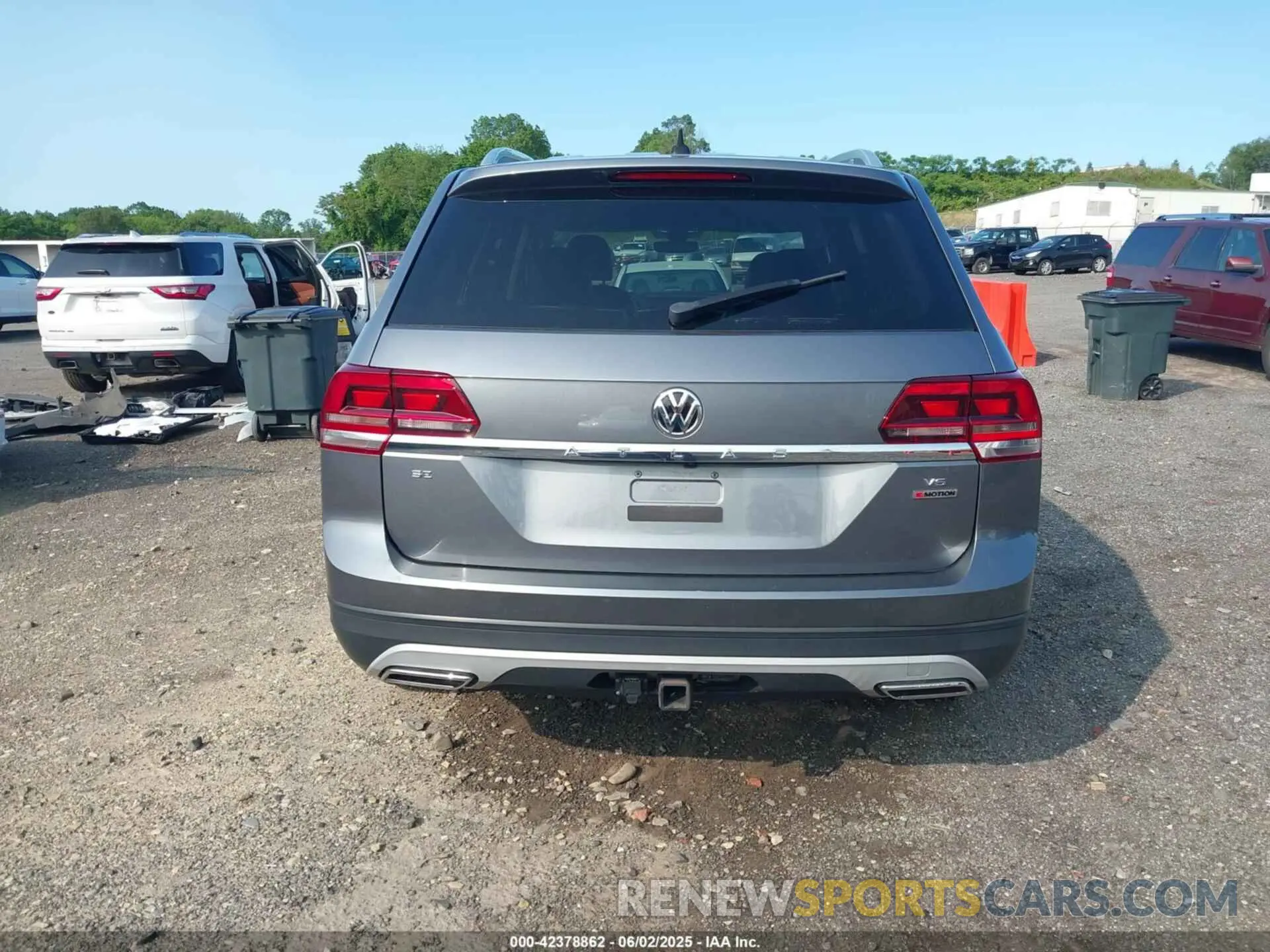 16 Photograph of a damaged car 1V2UR2CA4KC597211 VOLKSWAGEN ATLAS 2019