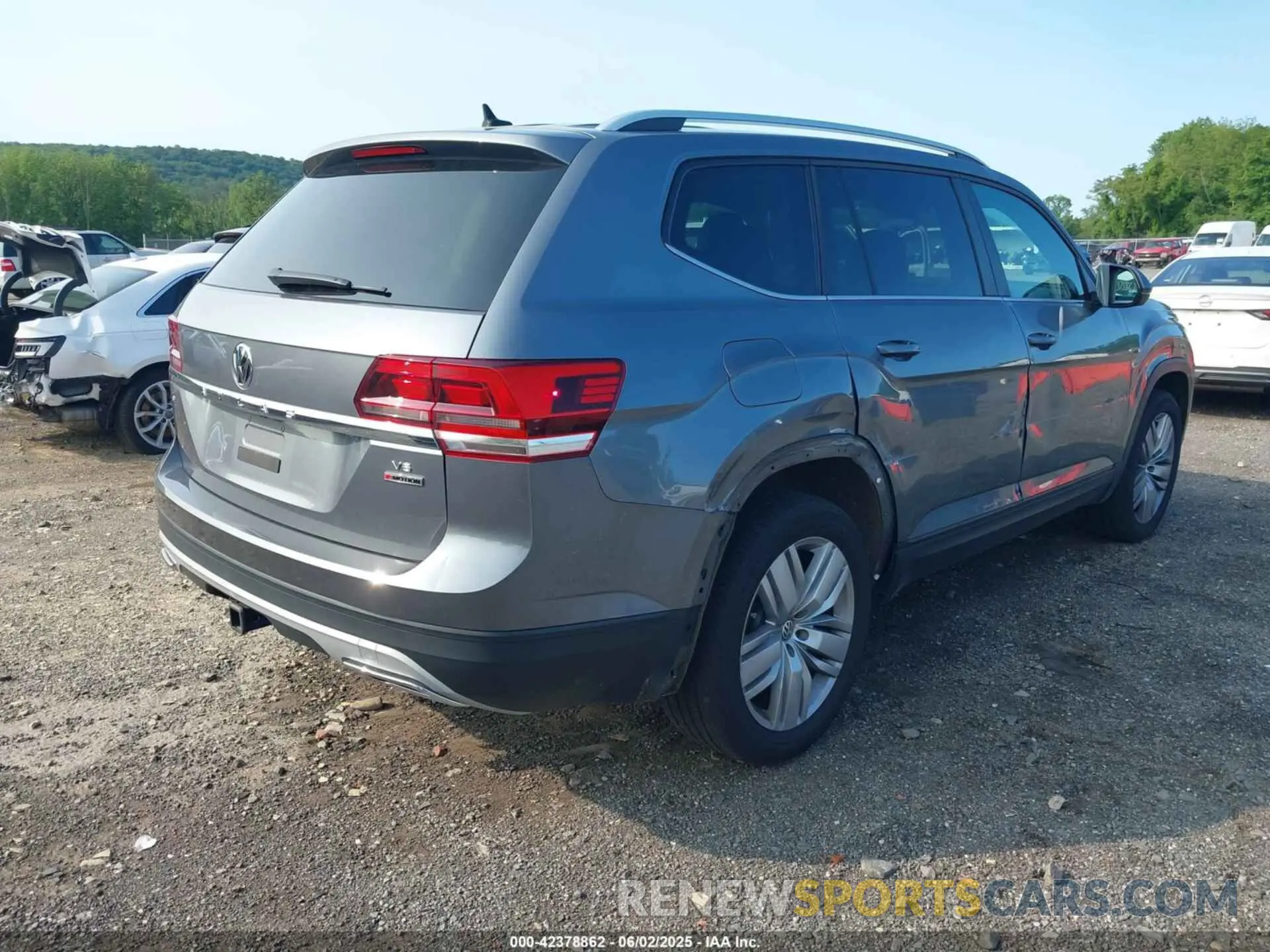 4 Photograph of a damaged car 1V2UR2CA4KC597211 VOLKSWAGEN ATLAS 2019