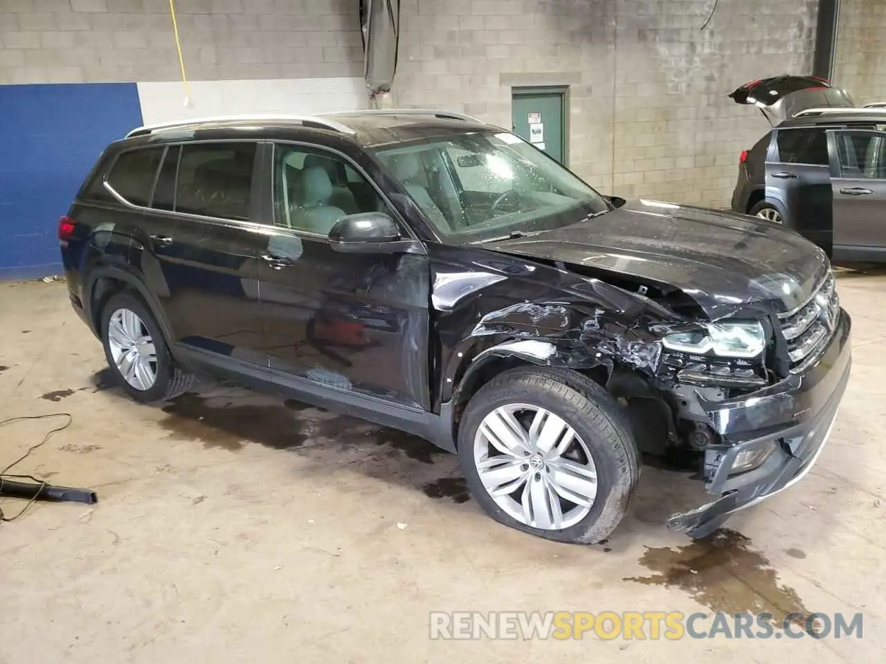4 Photograph of a damaged car 1V2UR2CA4KC606490 VOLKSWAGEN ATLAS 2019