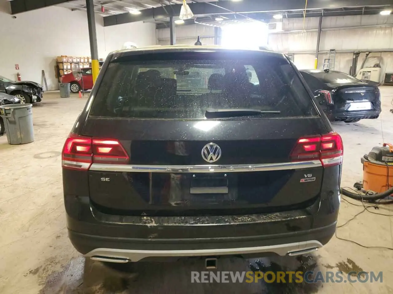 6 Photograph of a damaged car 1V2UR2CA4KC606490 VOLKSWAGEN ATLAS 2019