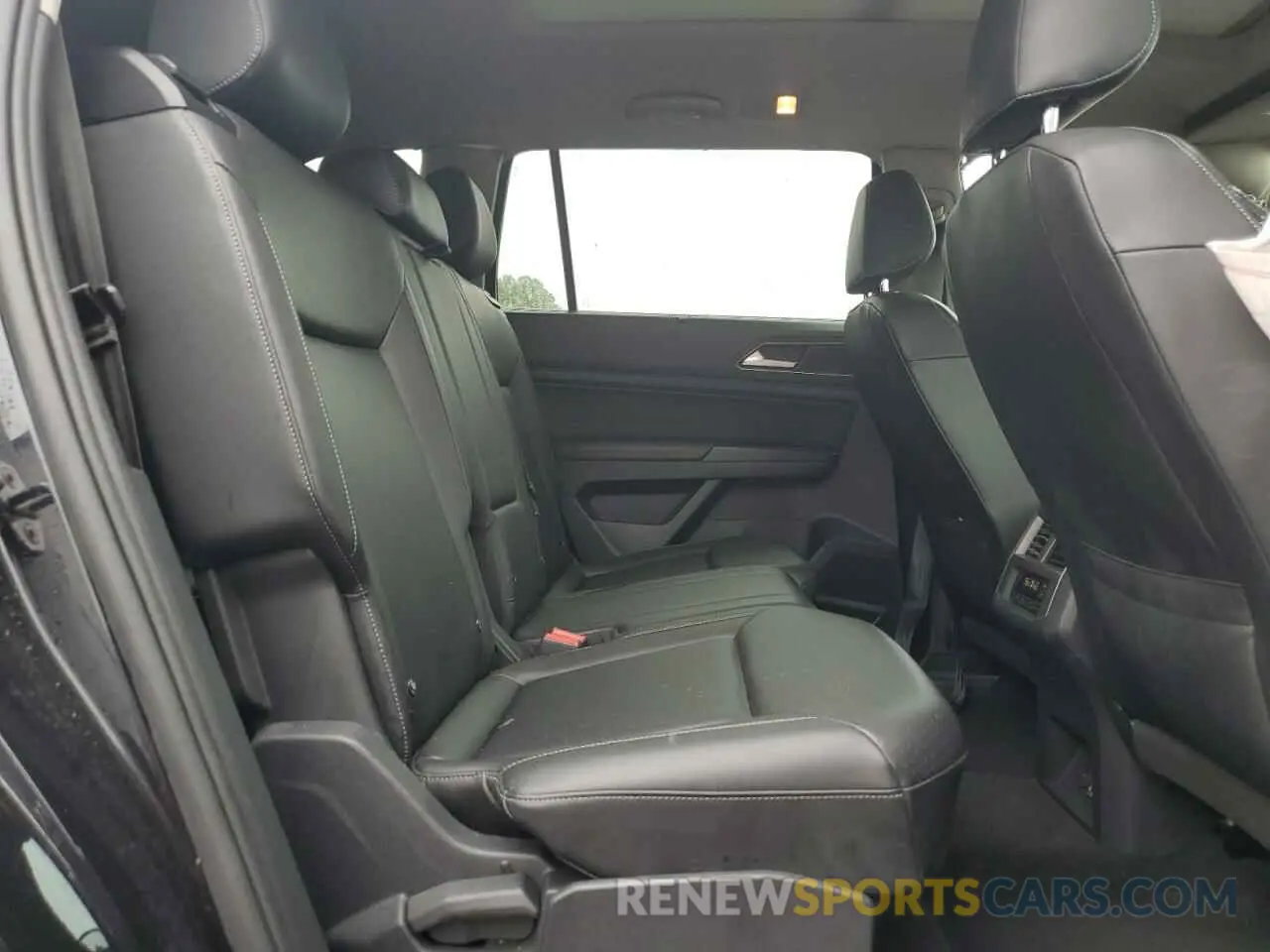 11 Photograph of a damaged car 1V2UR2CA4KC610944 VOLKSWAGEN ATLAS 2019
