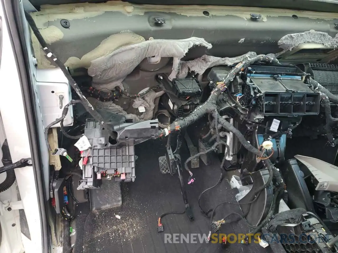 9 Photograph of a damaged car 1V2UR2CA5KC530987 VOLKSWAGEN ATLAS 2019
