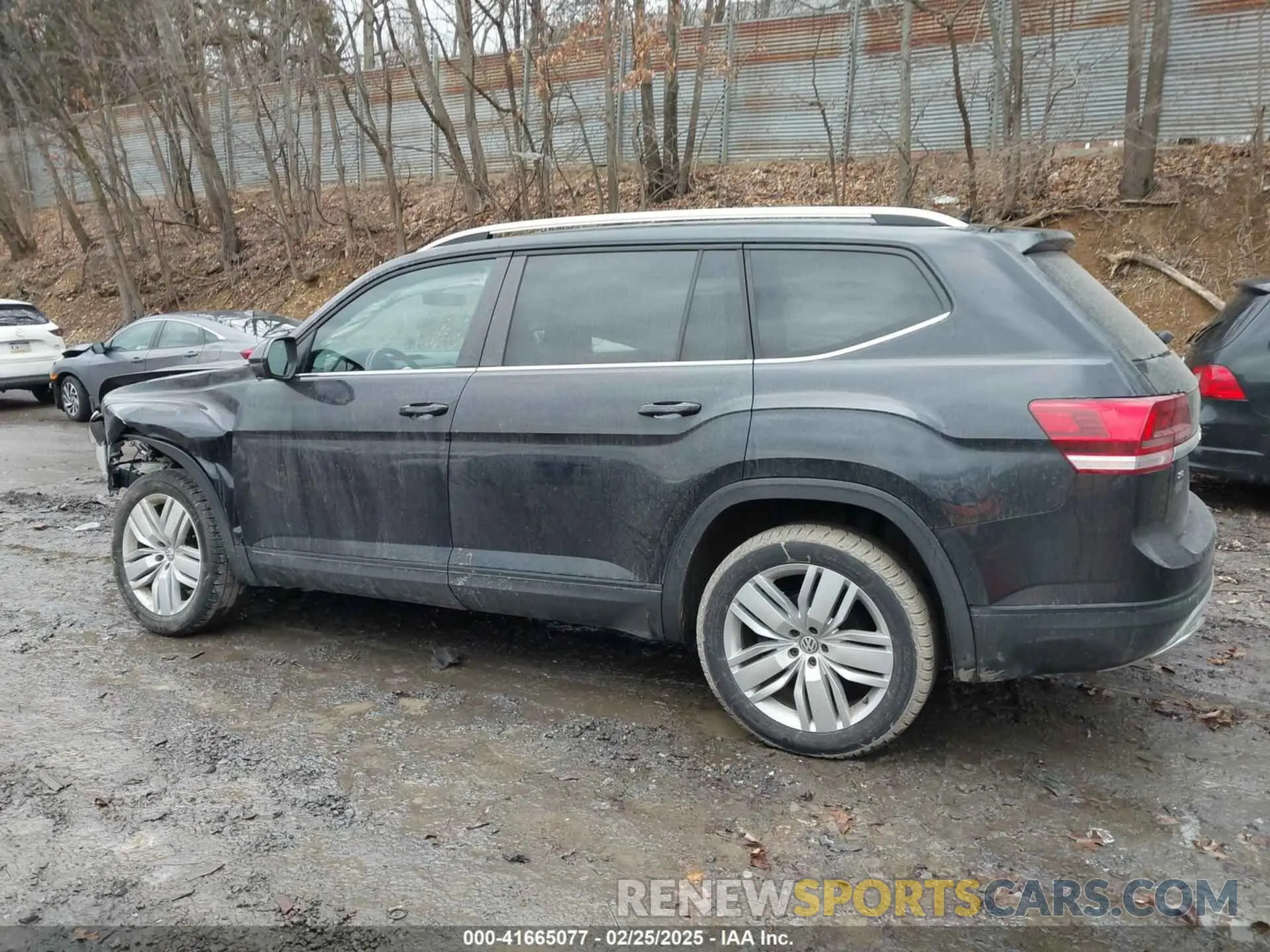 14 Photograph of a damaged car 1V2UR2CA5KC532996 VOLKSWAGEN ATLAS 2019