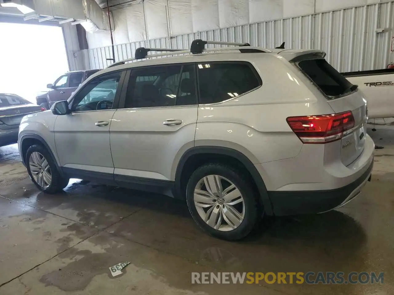 2 Photograph of a damaged car 1V2UR2CA5KC619801 VOLKSWAGEN ATLAS 2019