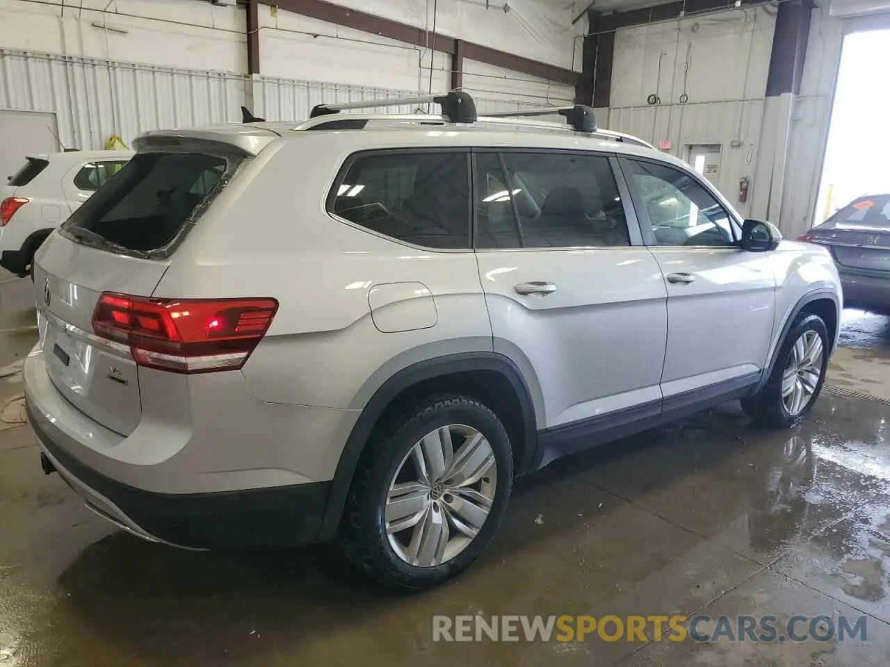 3 Photograph of a damaged car 1V2UR2CA5KC619801 VOLKSWAGEN ATLAS 2019