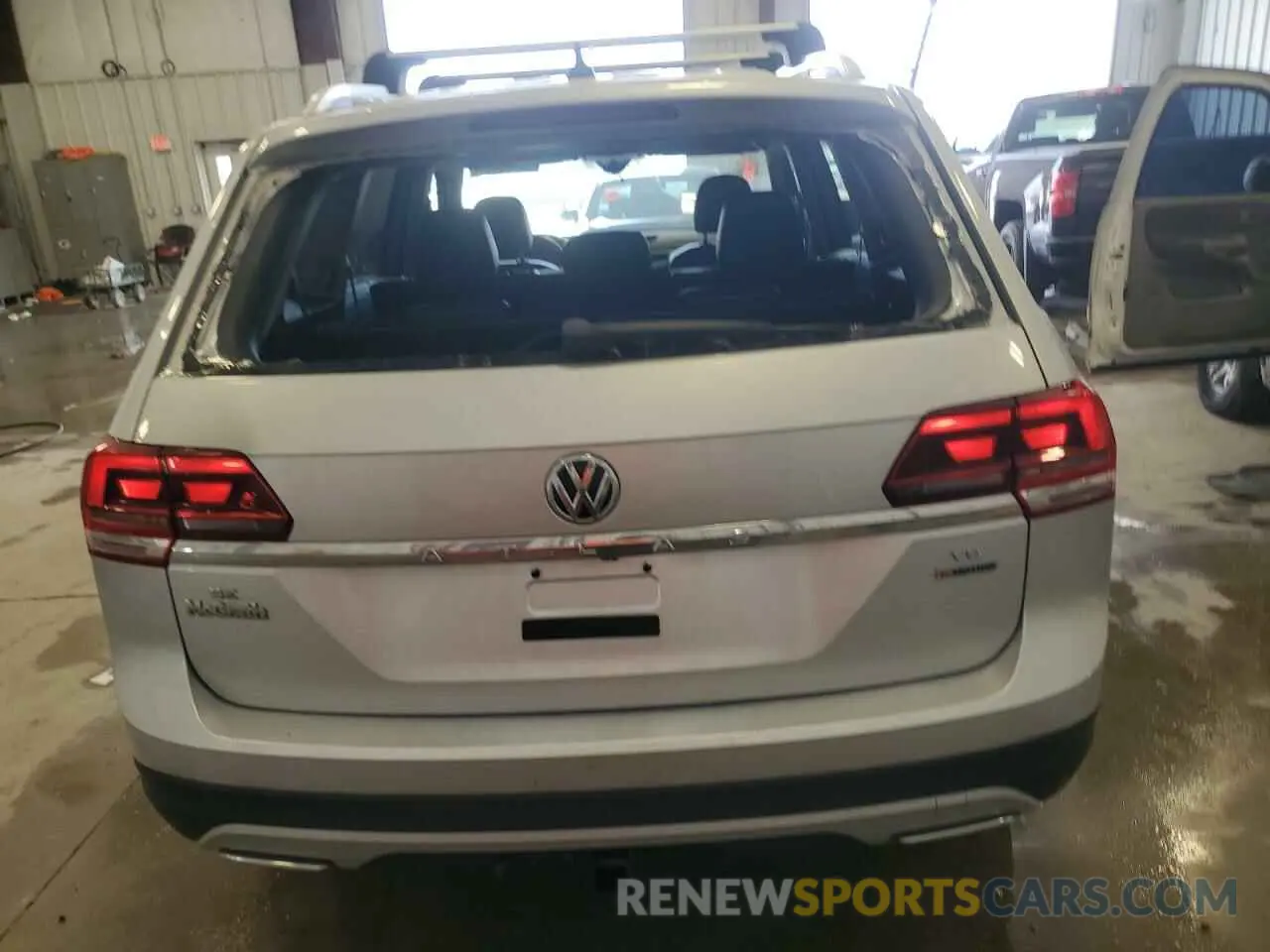 6 Photograph of a damaged car 1V2UR2CA5KC619801 VOLKSWAGEN ATLAS 2019