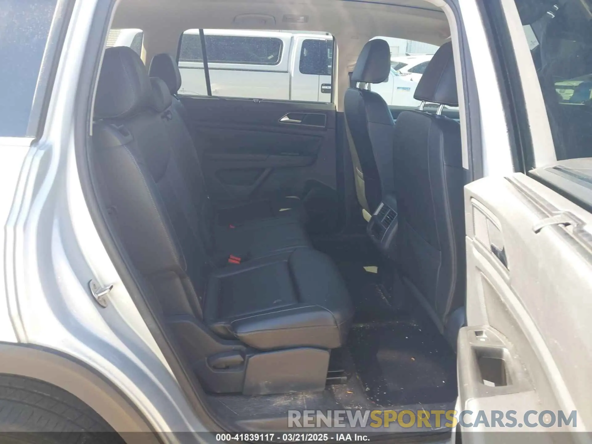 8 Photograph of a damaged car 1V2UR2CA6KC519836 VOLKSWAGEN ATLAS 2019