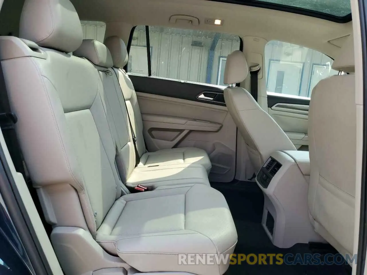 11 Photograph of a damaged car 1V2UR2CA6KC623887 VOLKSWAGEN ATLAS 2019