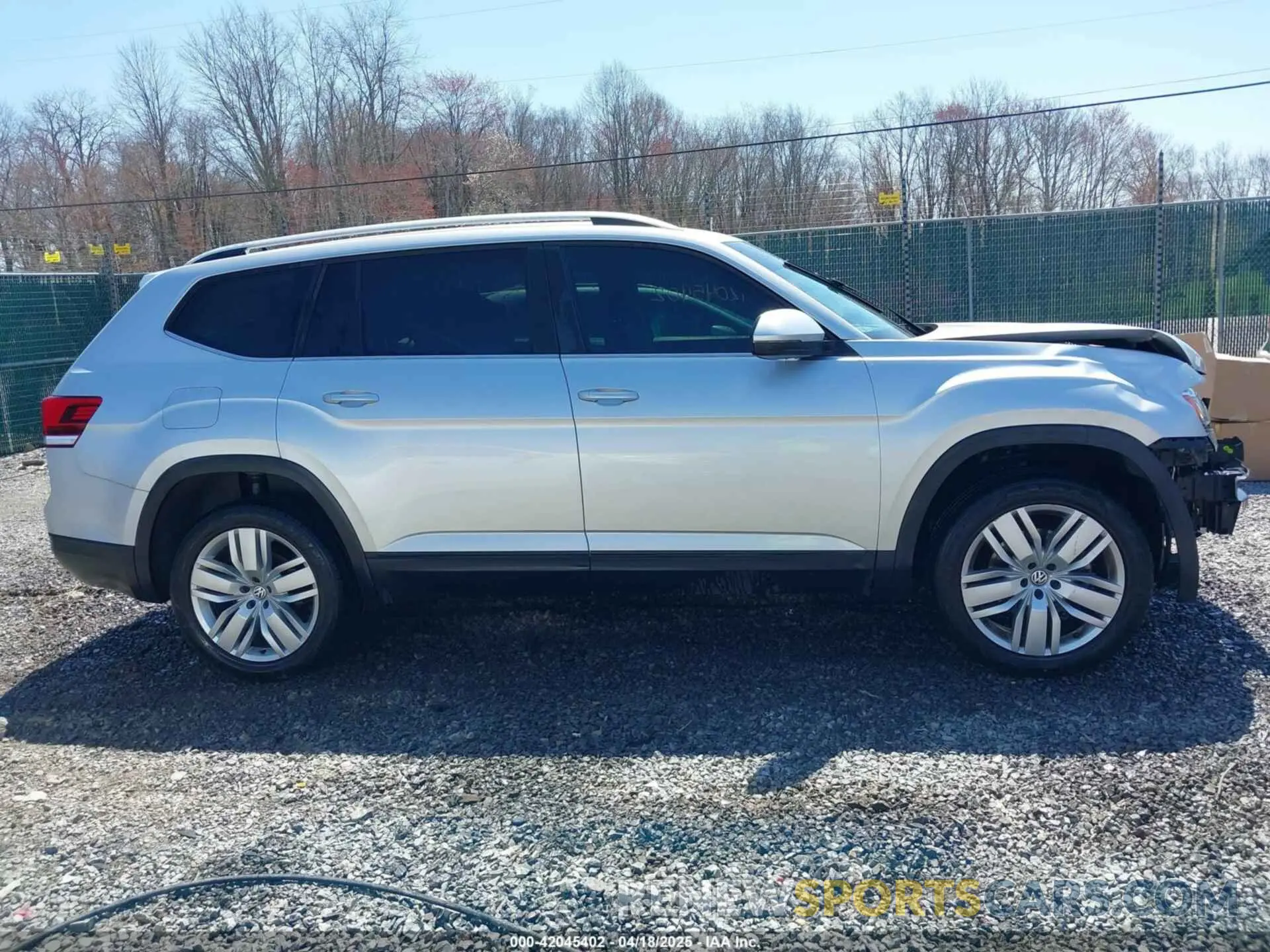 14 Photograph of a damaged car 1V2UR2CA7KC528108 VOLKSWAGEN ATLAS 2019