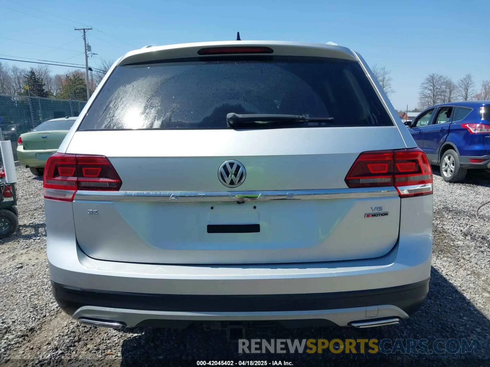17 Photograph of a damaged car 1V2UR2CA7KC528108 VOLKSWAGEN ATLAS 2019