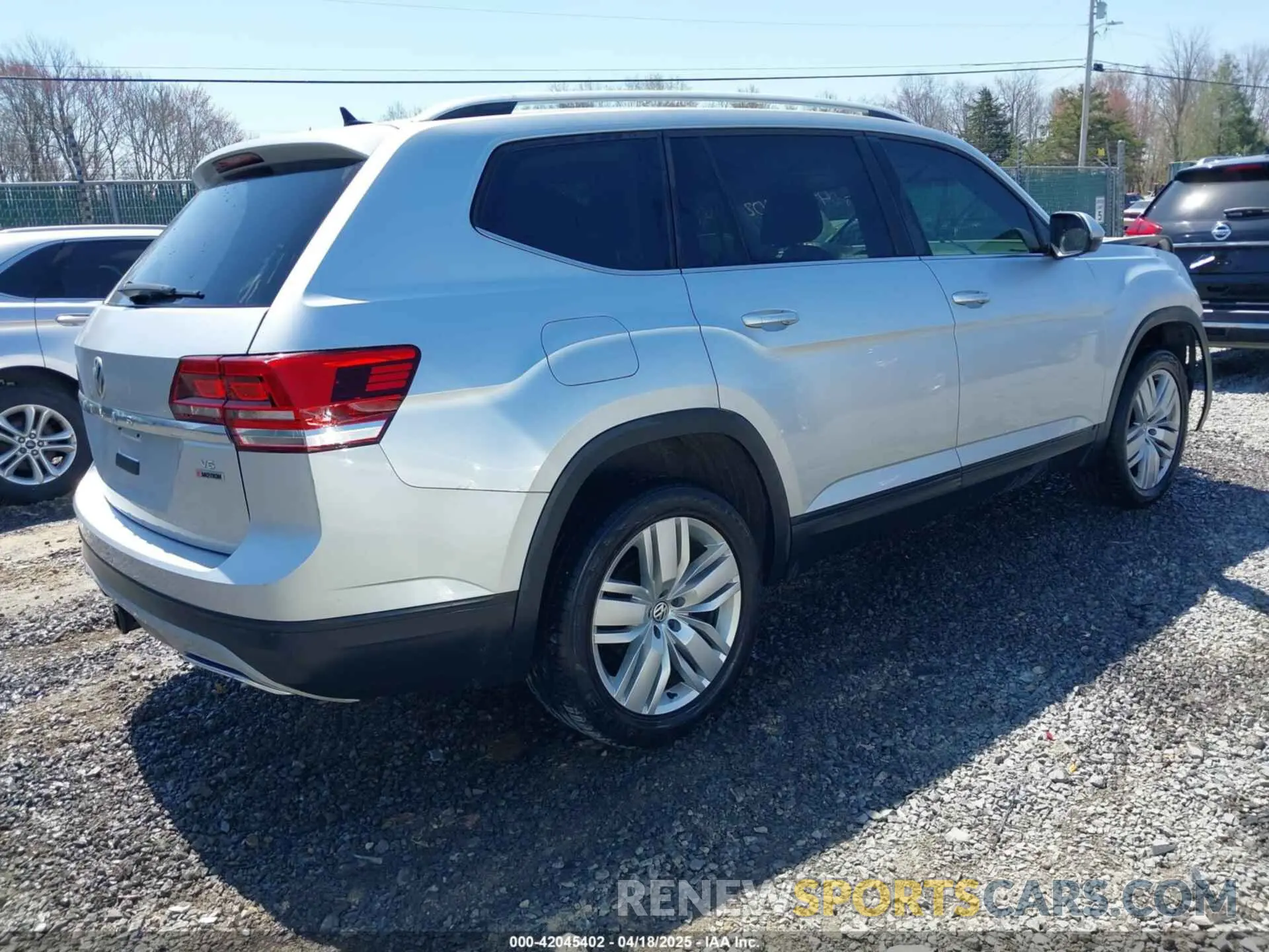 4 Photograph of a damaged car 1V2UR2CA7KC528108 VOLKSWAGEN ATLAS 2019
