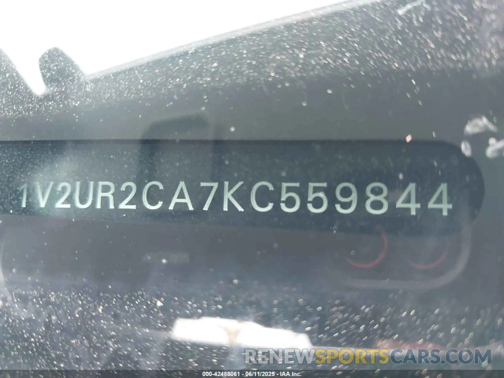 18 Photograph of a damaged car 1V2UR2CA7KC559844 VOLKSWAGEN ATLAS 2019