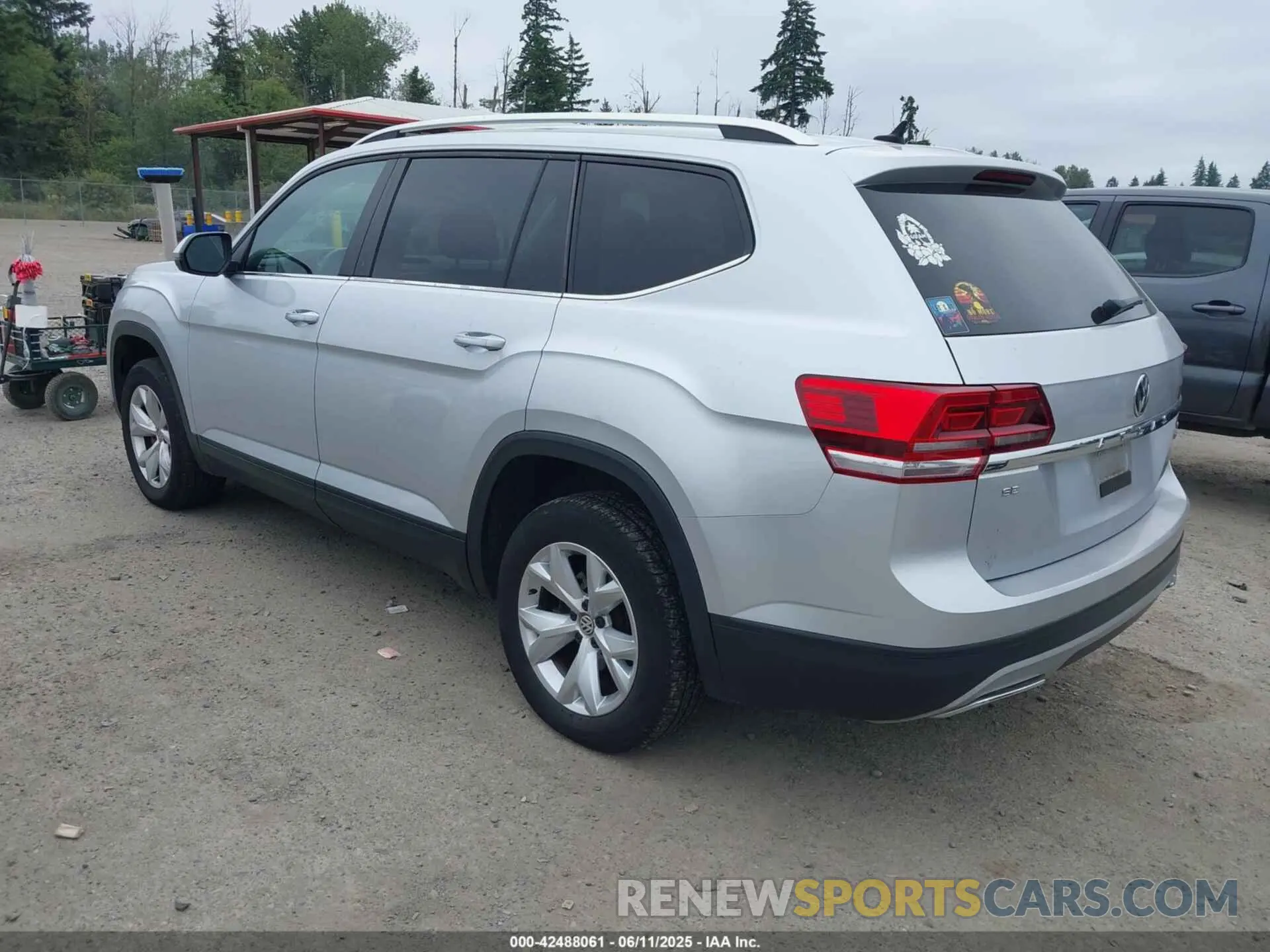 3 Photograph of a damaged car 1V2UR2CA7KC559844 VOLKSWAGEN ATLAS 2019