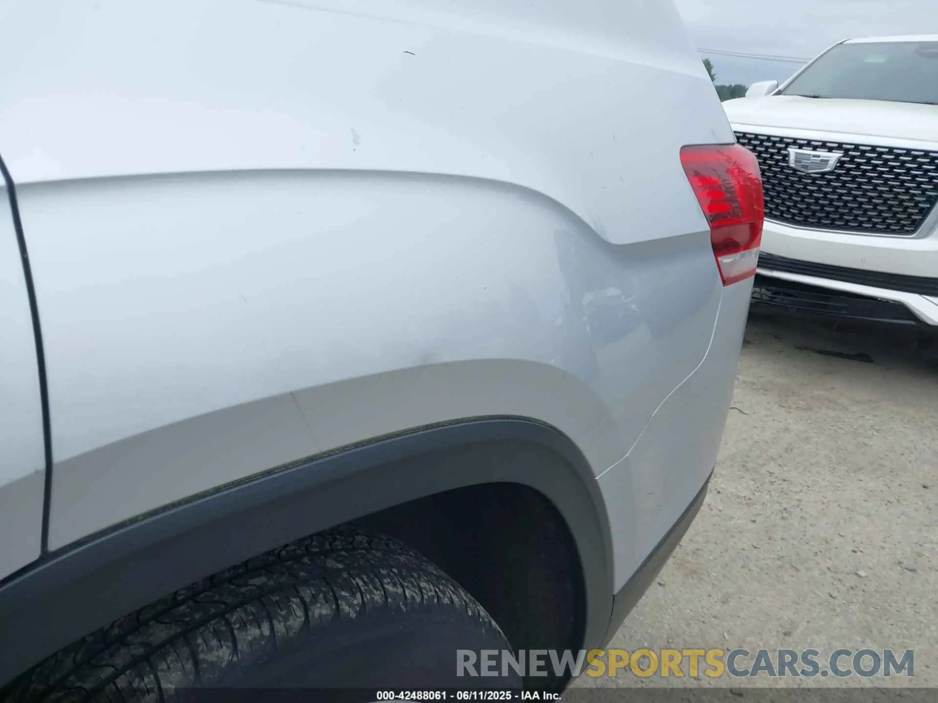 6 Photograph of a damaged car 1V2UR2CA7KC559844 VOLKSWAGEN ATLAS 2019