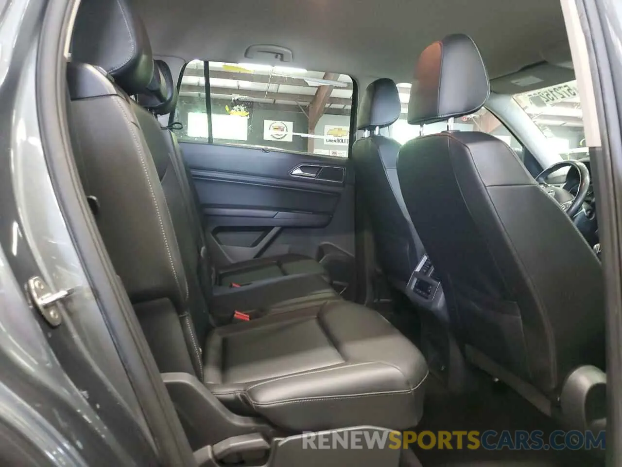 11 Photograph of a damaged car 1V2UR2CA7KC570455 VOLKSWAGEN ATLAS 2019