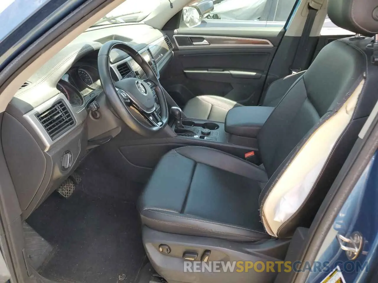 7 Photograph of a damaged car 1V2UR2CA8KC535228 VOLKSWAGEN ATLAS 2019