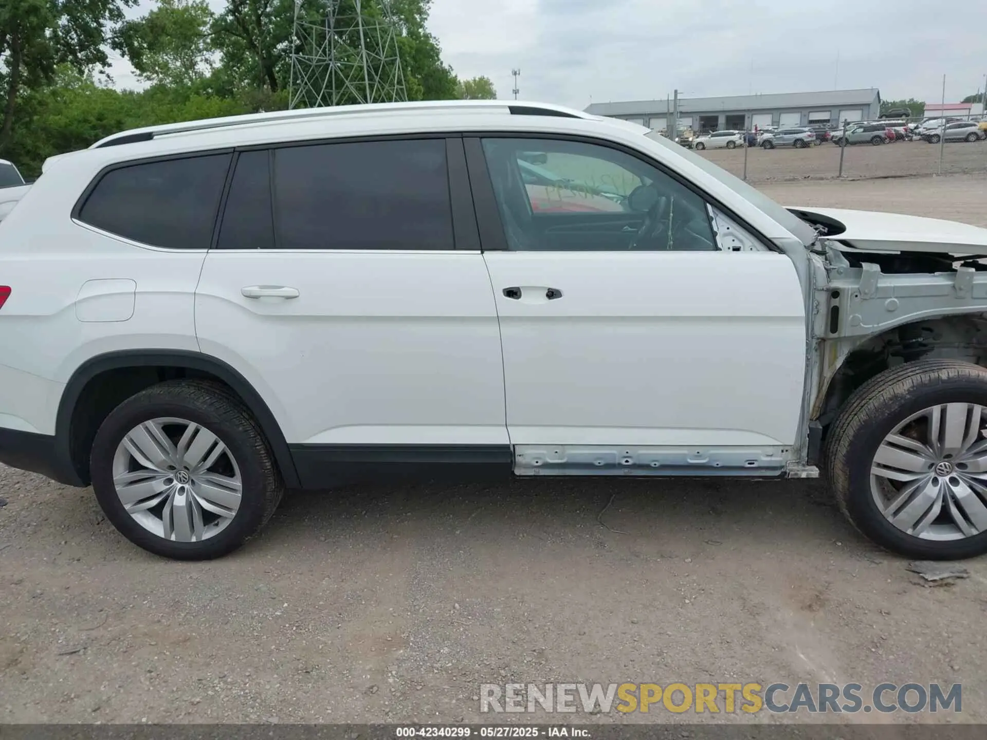 13 Photograph of a damaged car 1V2UR2CA9KC510726 VOLKSWAGEN ATLAS 2019