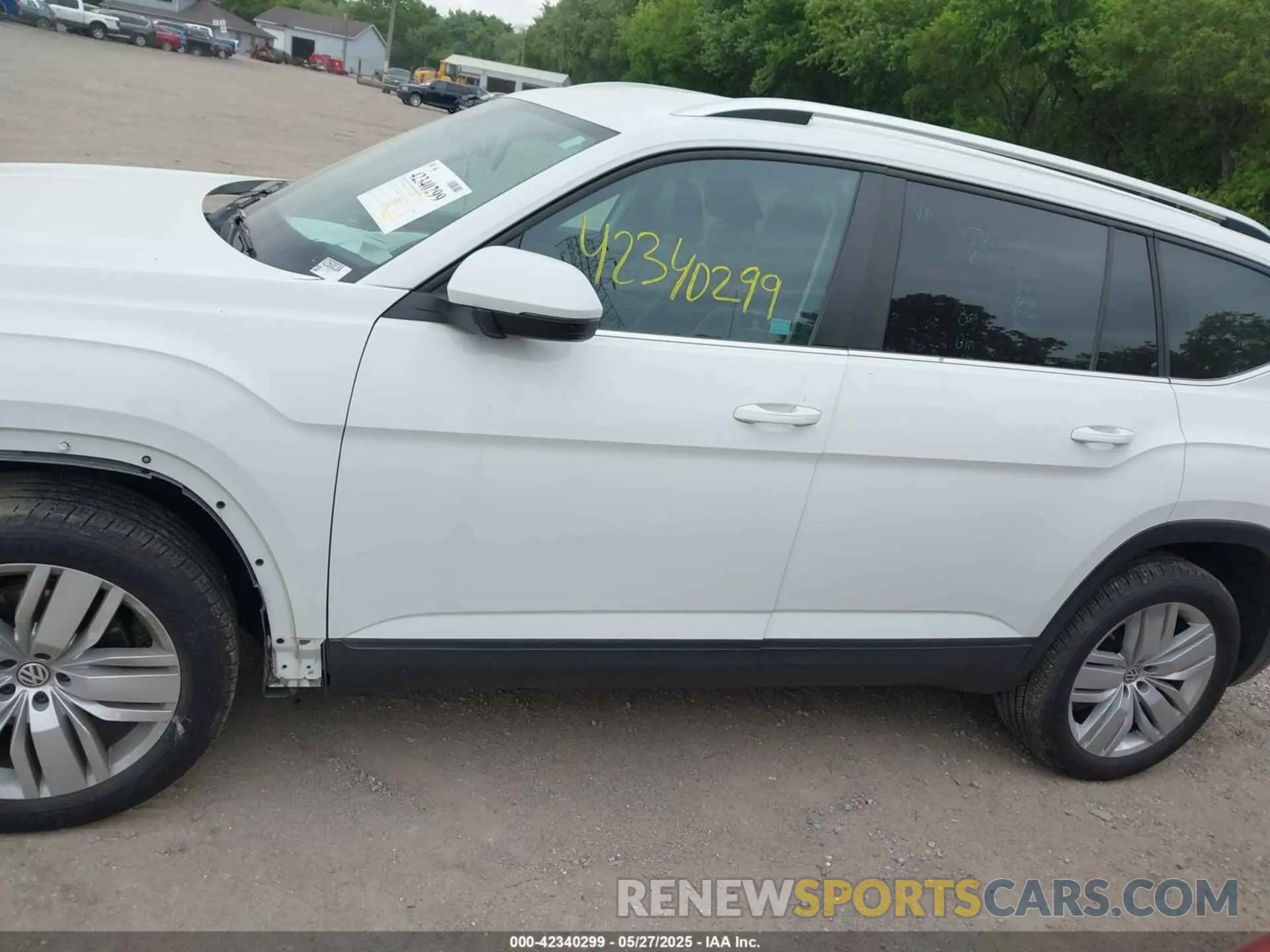 14 Photograph of a damaged car 1V2UR2CA9KC510726 VOLKSWAGEN ATLAS 2019
