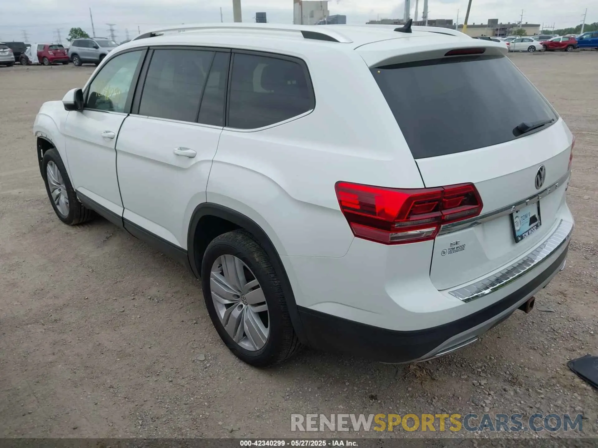 3 Photograph of a damaged car 1V2UR2CA9KC510726 VOLKSWAGEN ATLAS 2019