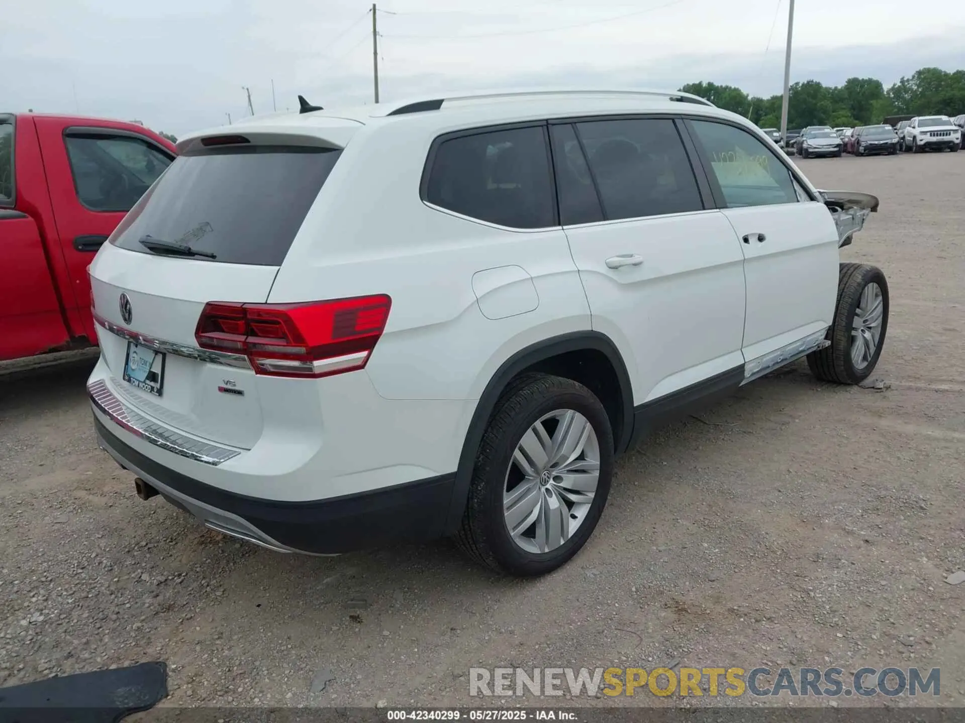 4 Photograph of a damaged car 1V2UR2CA9KC510726 VOLKSWAGEN ATLAS 2019