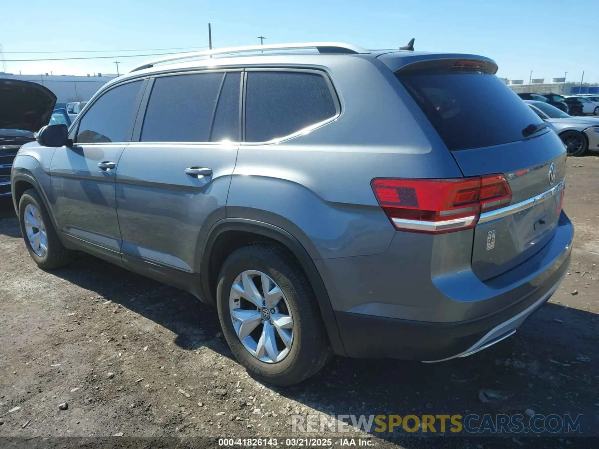 3 Photograph of a damaged car 1V2UR2CA9KC556024 VOLKSWAGEN ATLAS 2019