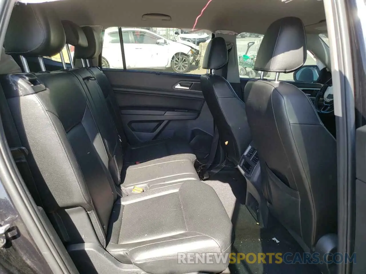 11 Photograph of a damaged car 1V2UR2CAXKC513442 VOLKSWAGEN ATLAS 2019