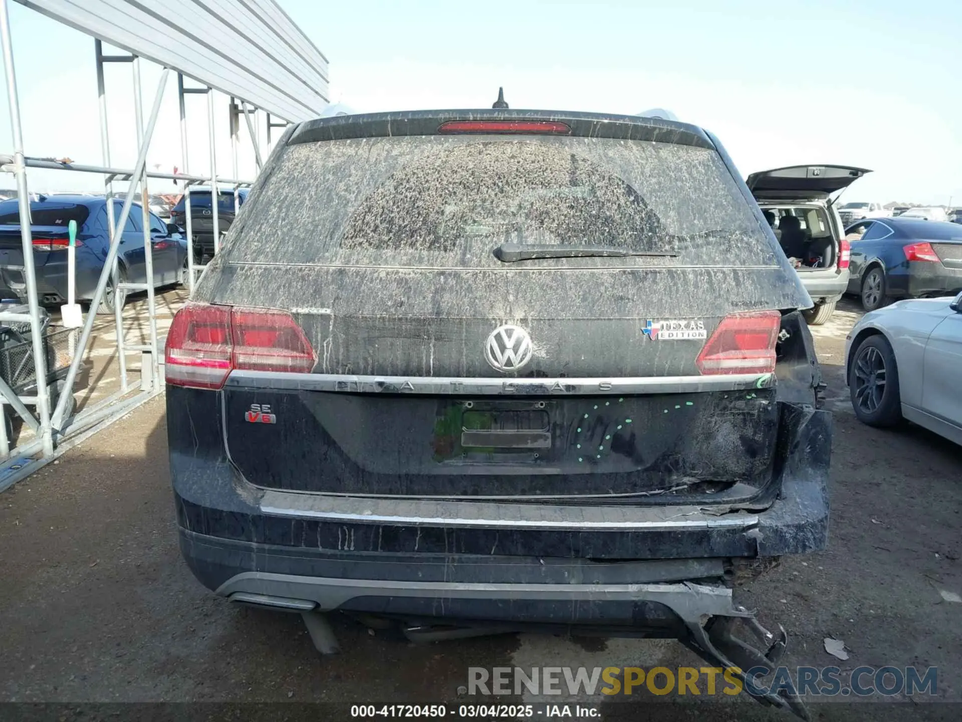 17 Photograph of a damaged car 1V2UR2CAXKC533741 VOLKSWAGEN ATLAS 2019
