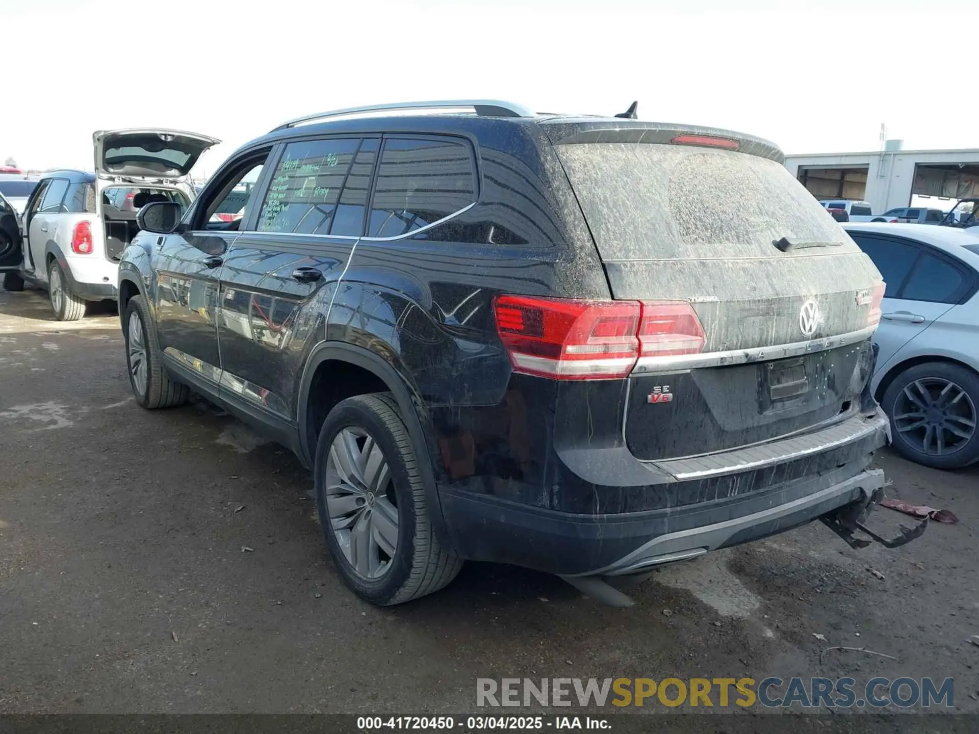 3 Photograph of a damaged car 1V2UR2CAXKC533741 VOLKSWAGEN ATLAS 2019