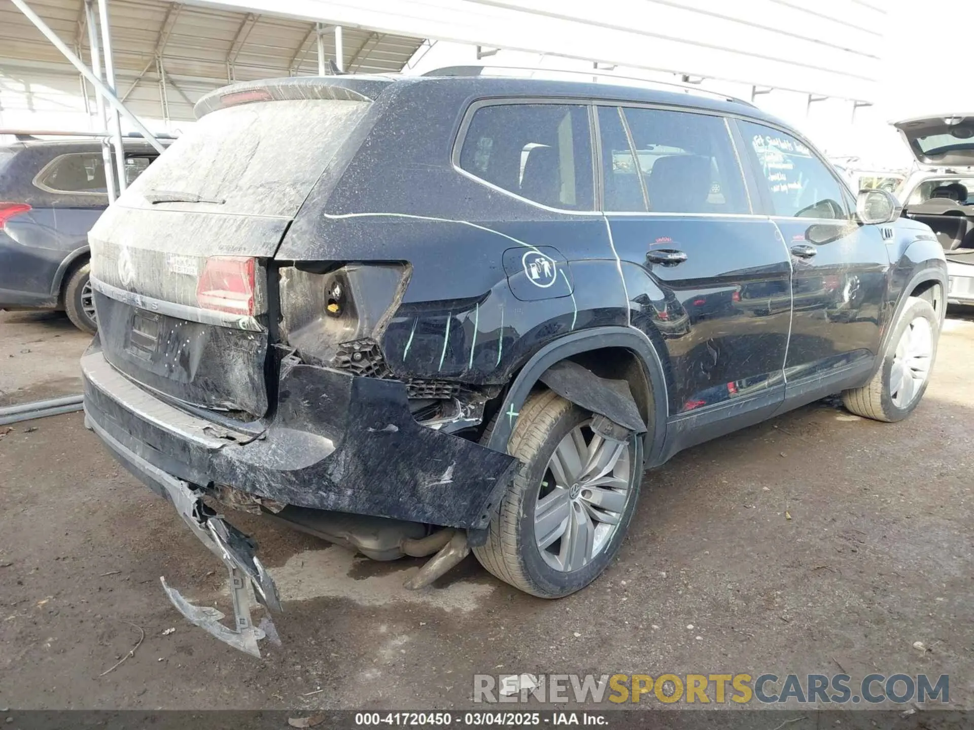 4 Photograph of a damaged car 1V2UR2CAXKC533741 VOLKSWAGEN ATLAS 2019