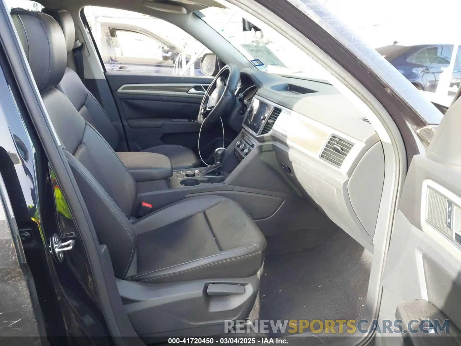 5 Photograph of a damaged car 1V2UR2CAXKC533741 VOLKSWAGEN ATLAS 2019