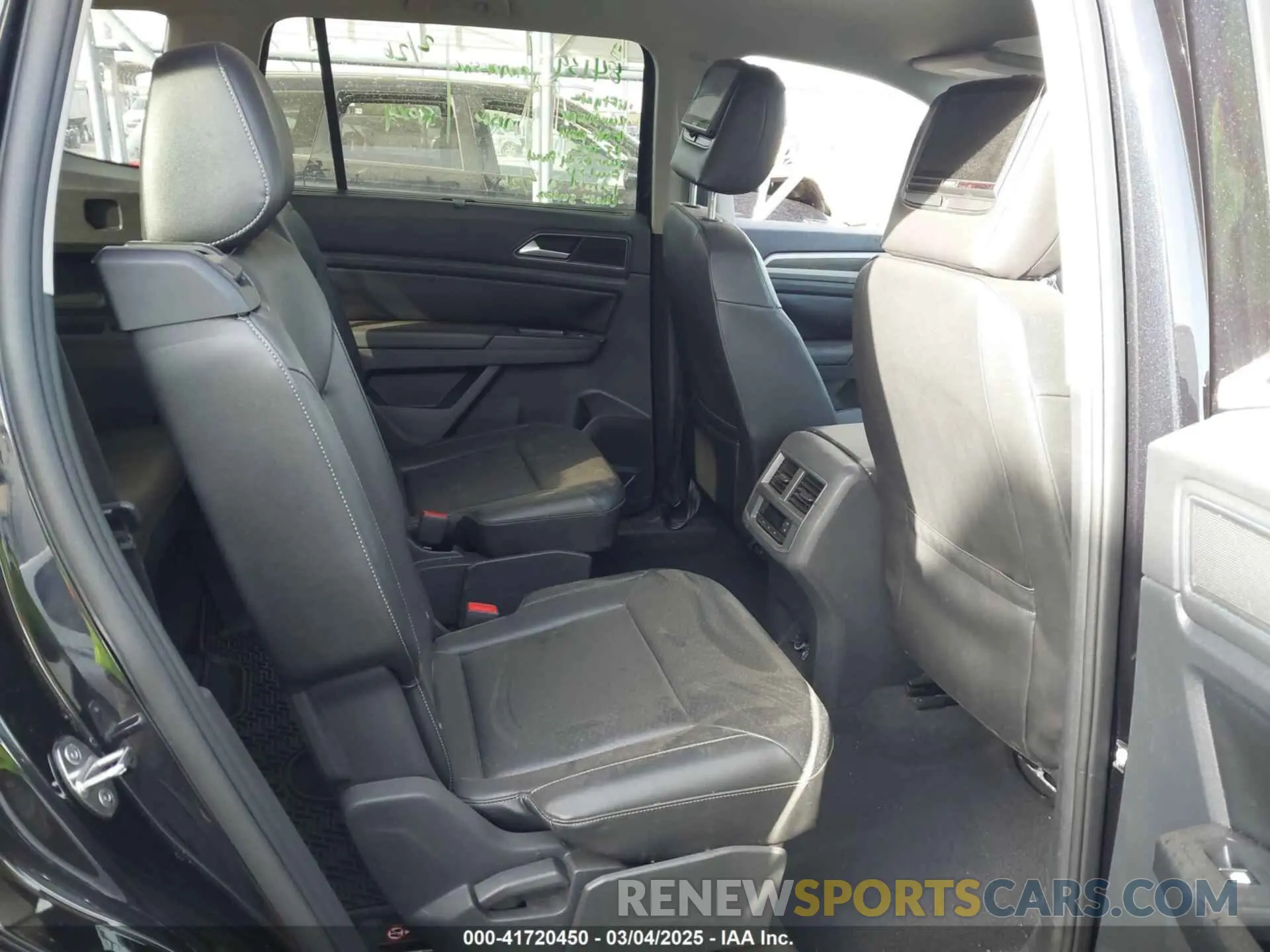 8 Photograph of a damaged car 1V2UR2CAXKC533741 VOLKSWAGEN ATLAS 2019