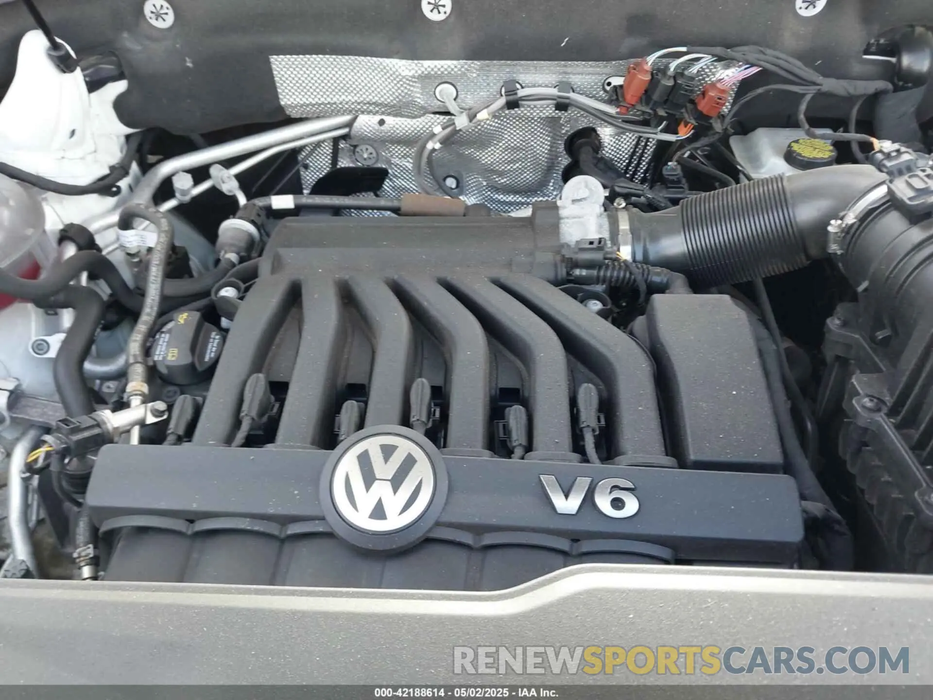 10 Photograph of a damaged car 1V2UR2CAXKC539779 VOLKSWAGEN ATLAS 2019