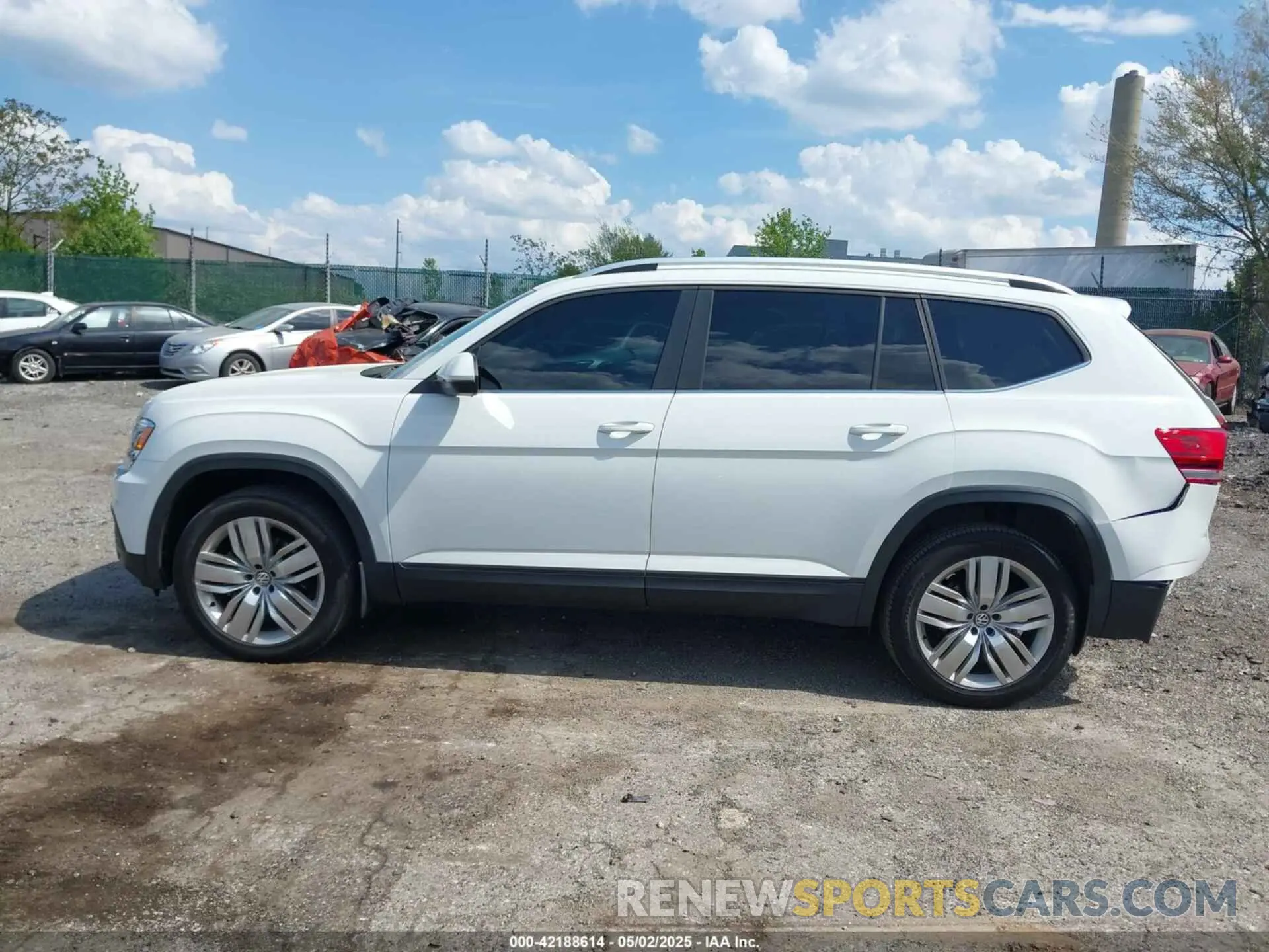 13 Photograph of a damaged car 1V2UR2CAXKC539779 VOLKSWAGEN ATLAS 2019
