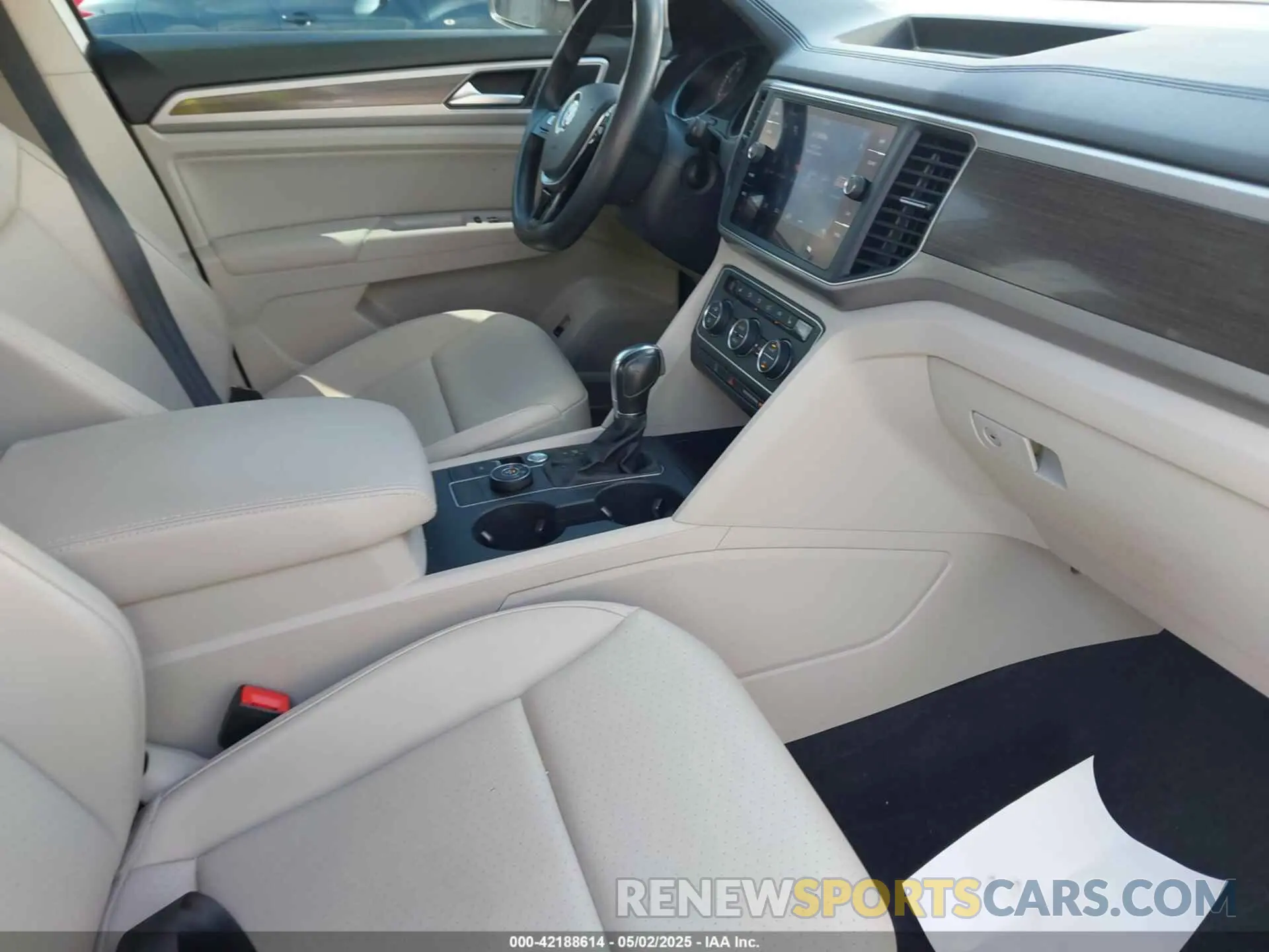 5 Photograph of a damaged car 1V2UR2CAXKC539779 VOLKSWAGEN ATLAS 2019