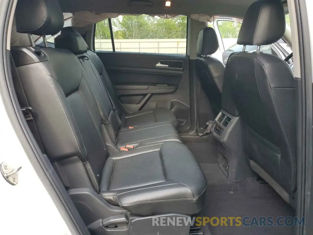 11 Photograph of a damaged car 1V2UR2CAXKC571180 VOLKSWAGEN ATLAS 2019