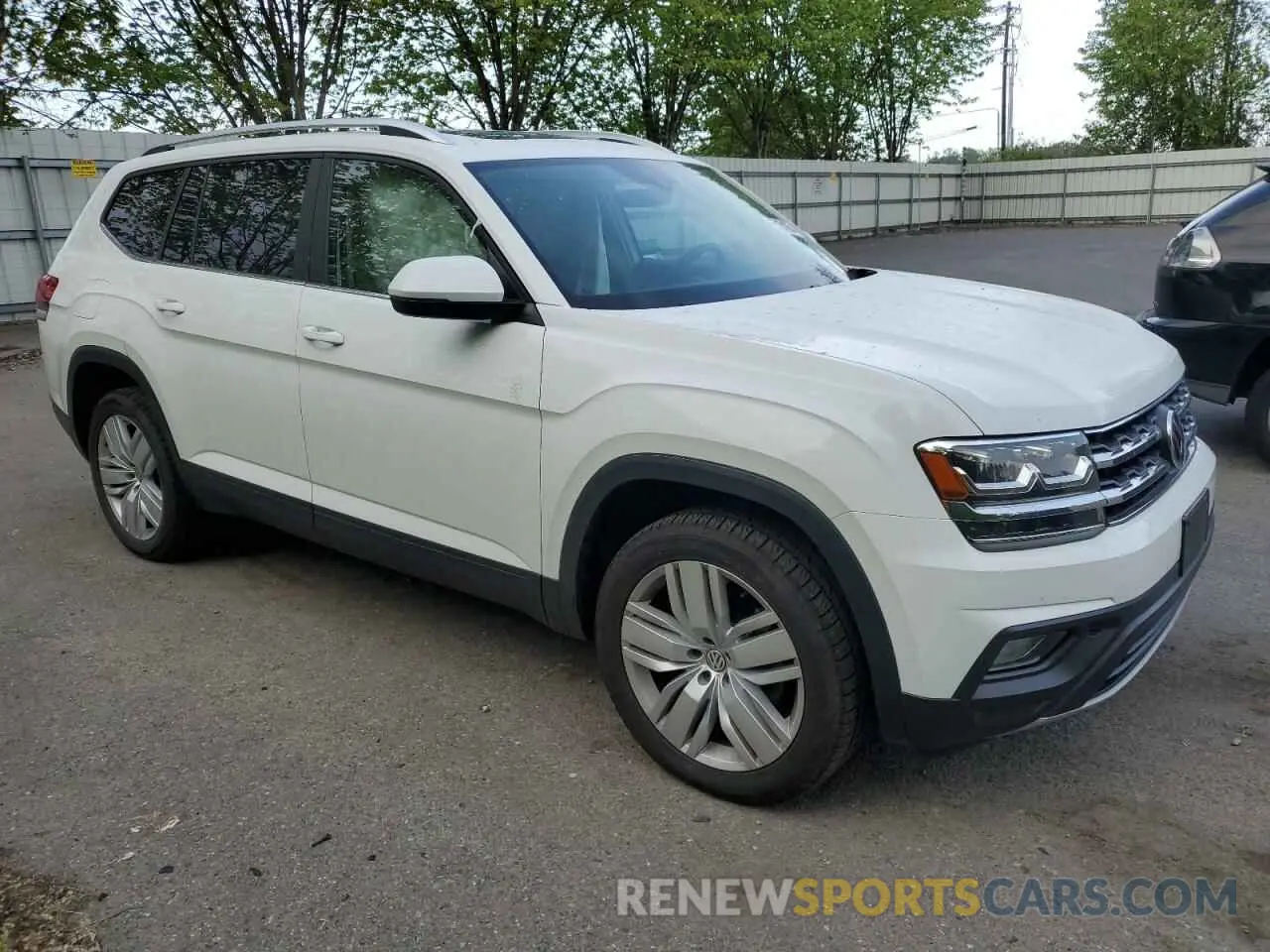 4 Photograph of a damaged car 1V2UR2CAXKC571180 VOLKSWAGEN ATLAS 2019