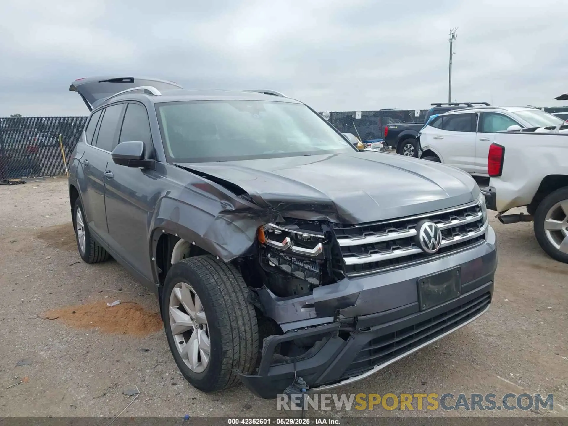 1 Photograph of a damaged car 1V2WP2CA1KC591364 VOLKSWAGEN ATLAS 2019