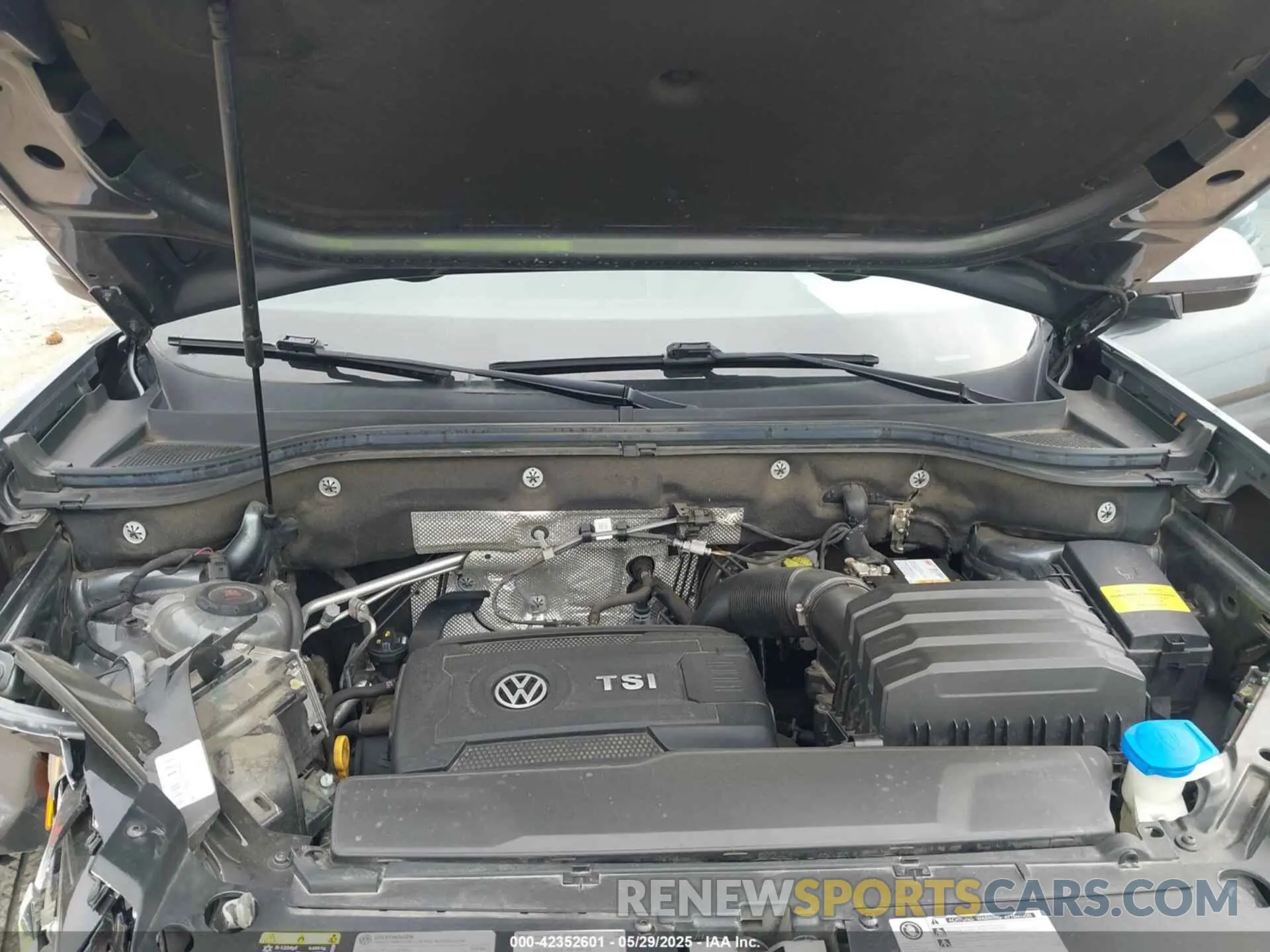 10 Photograph of a damaged car 1V2WP2CA1KC591364 VOLKSWAGEN ATLAS 2019