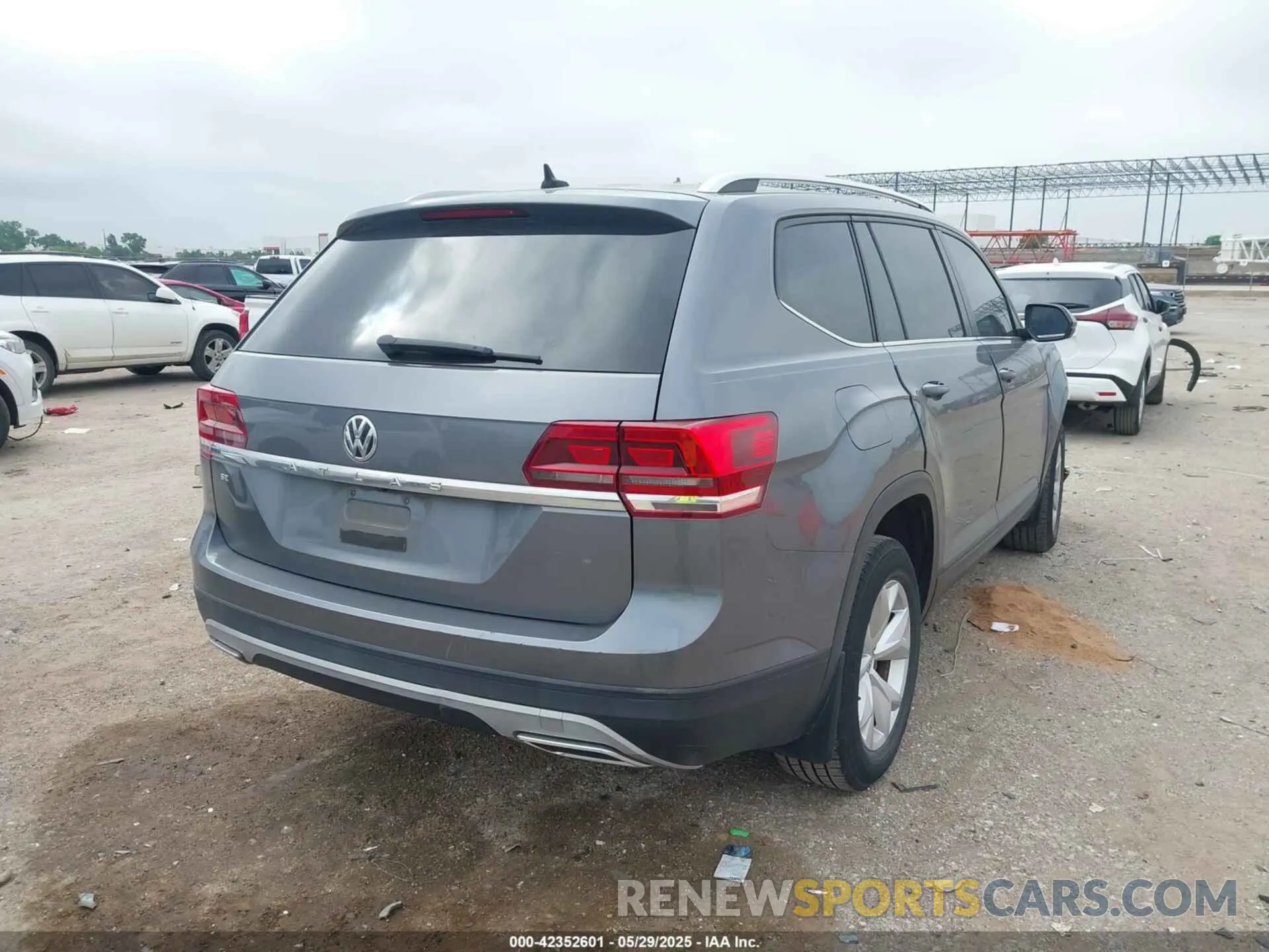 4 Photograph of a damaged car 1V2WP2CA1KC591364 VOLKSWAGEN ATLAS 2019