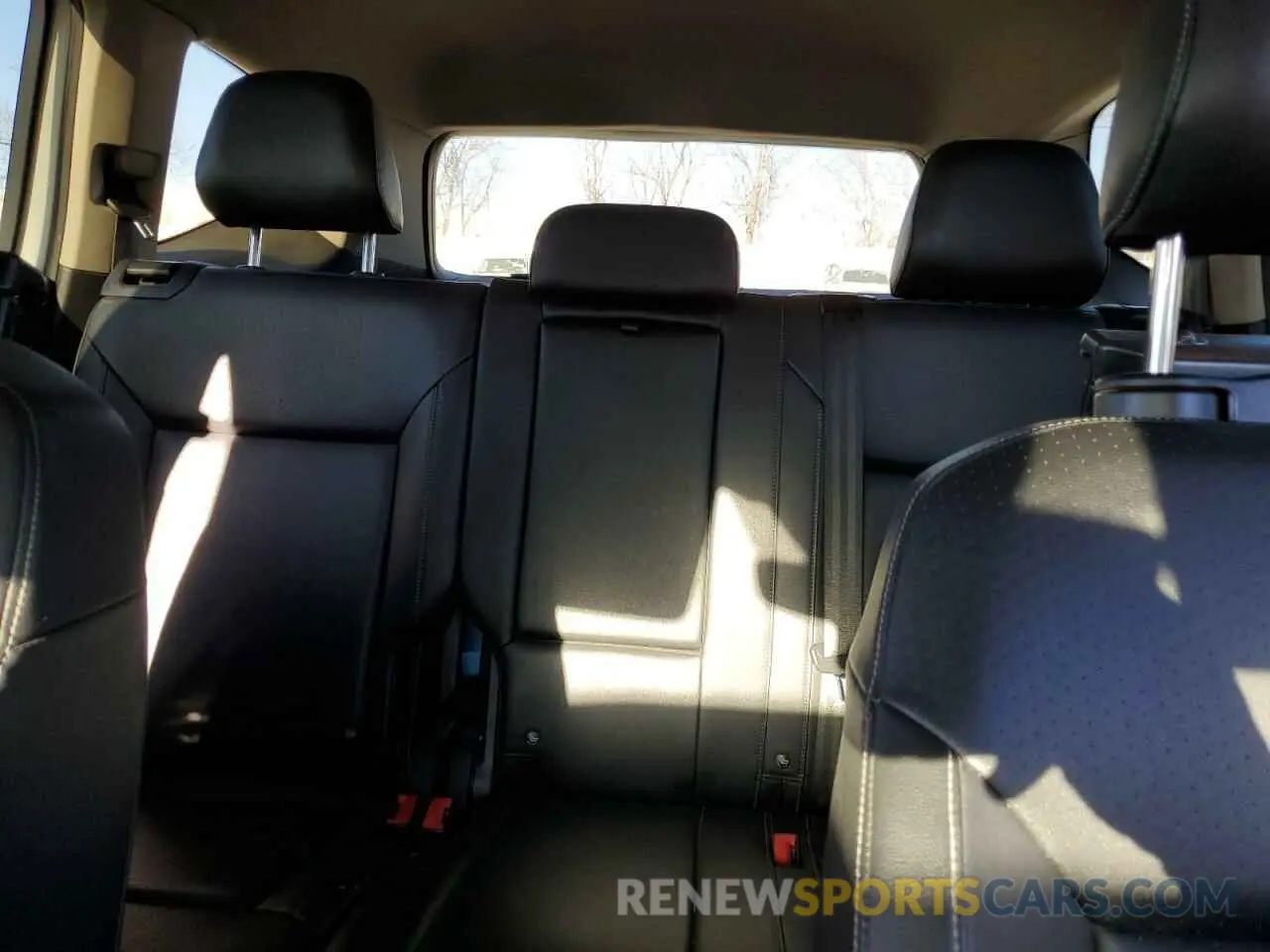 10 Photograph of a damaged car 1V2WP2CA4KC570167 VOLKSWAGEN ATLAS 2019