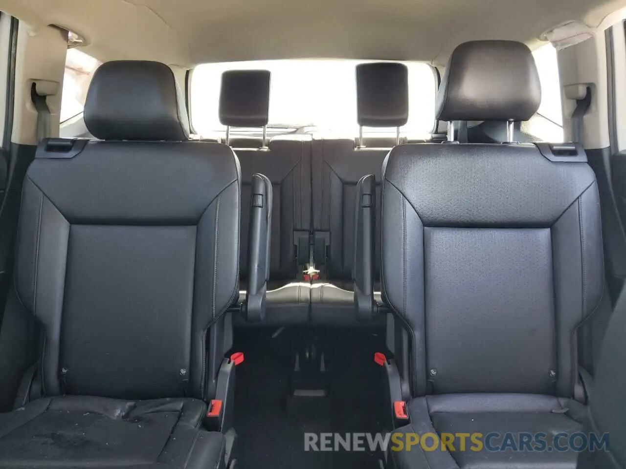 10 Photograph of a damaged car 1V2WP2CA4KC577877 VOLKSWAGEN ATLAS 2019