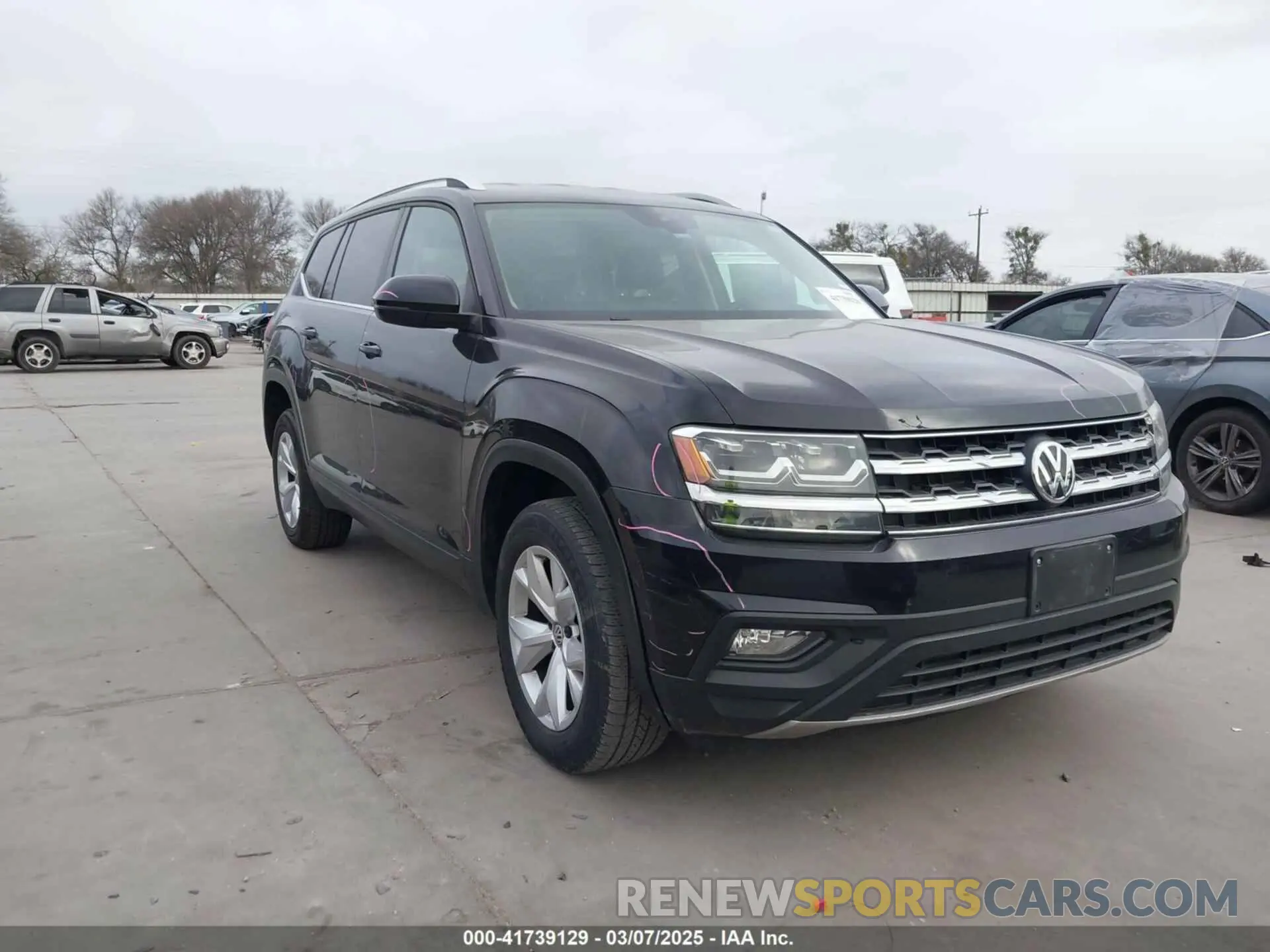 1 Photograph of a damaged car 1V2WR2CA1KC560593 VOLKSWAGEN ATLAS 2019