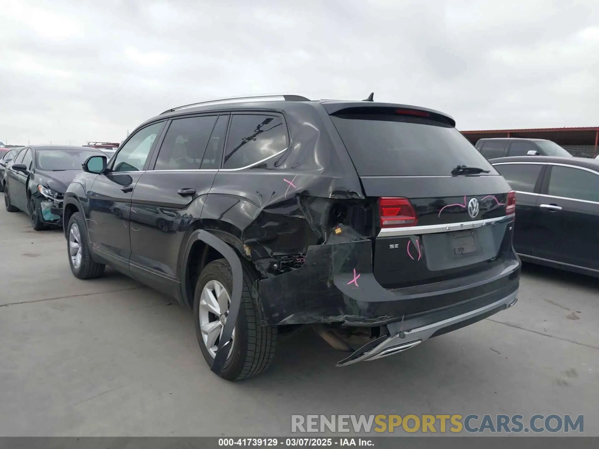 3 Photograph of a damaged car 1V2WR2CA1KC560593 VOLKSWAGEN ATLAS 2019