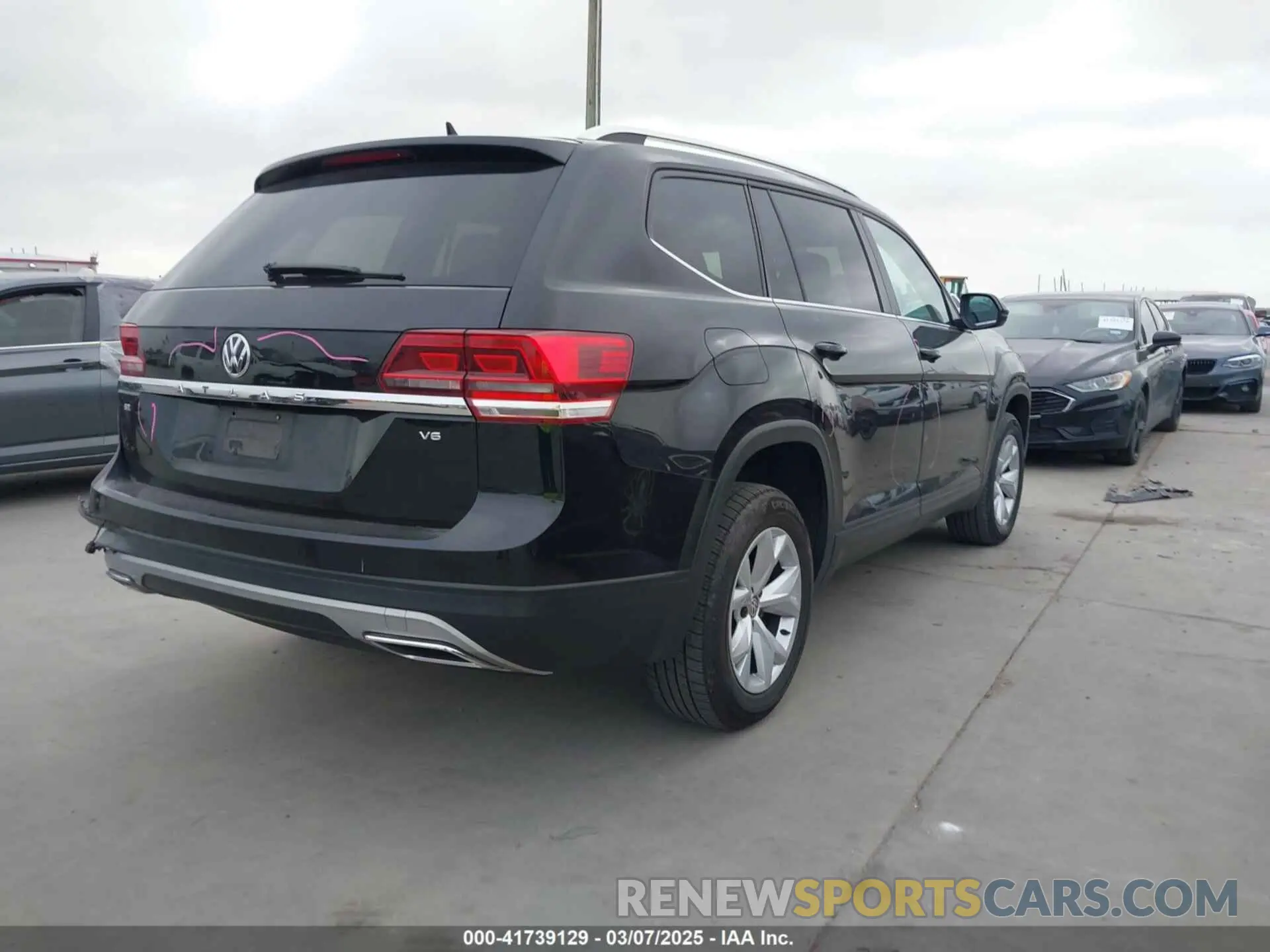 4 Photograph of a damaged car 1V2WR2CA1KC560593 VOLKSWAGEN ATLAS 2019
