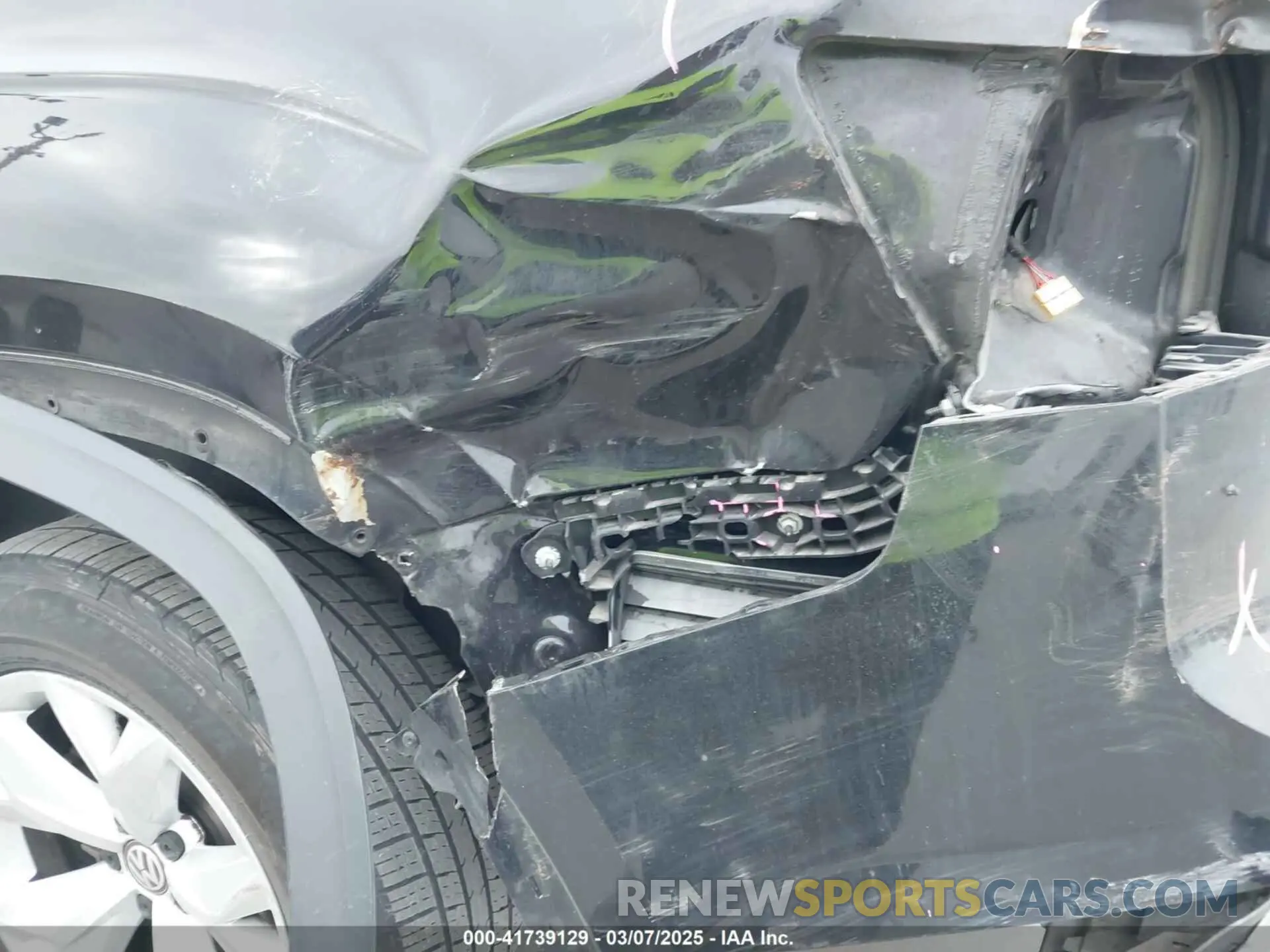 6 Photograph of a damaged car 1V2WR2CA1KC560593 VOLKSWAGEN ATLAS 2019